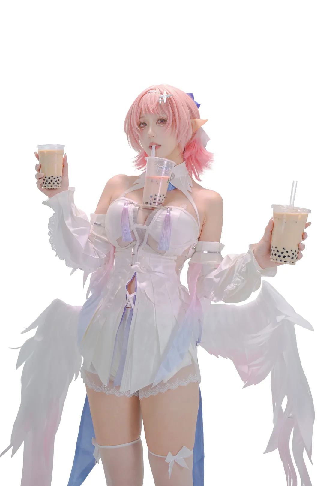 【蕾米埃爾cos】絕區零三杯奶茶的挑戰 - 第 1 張