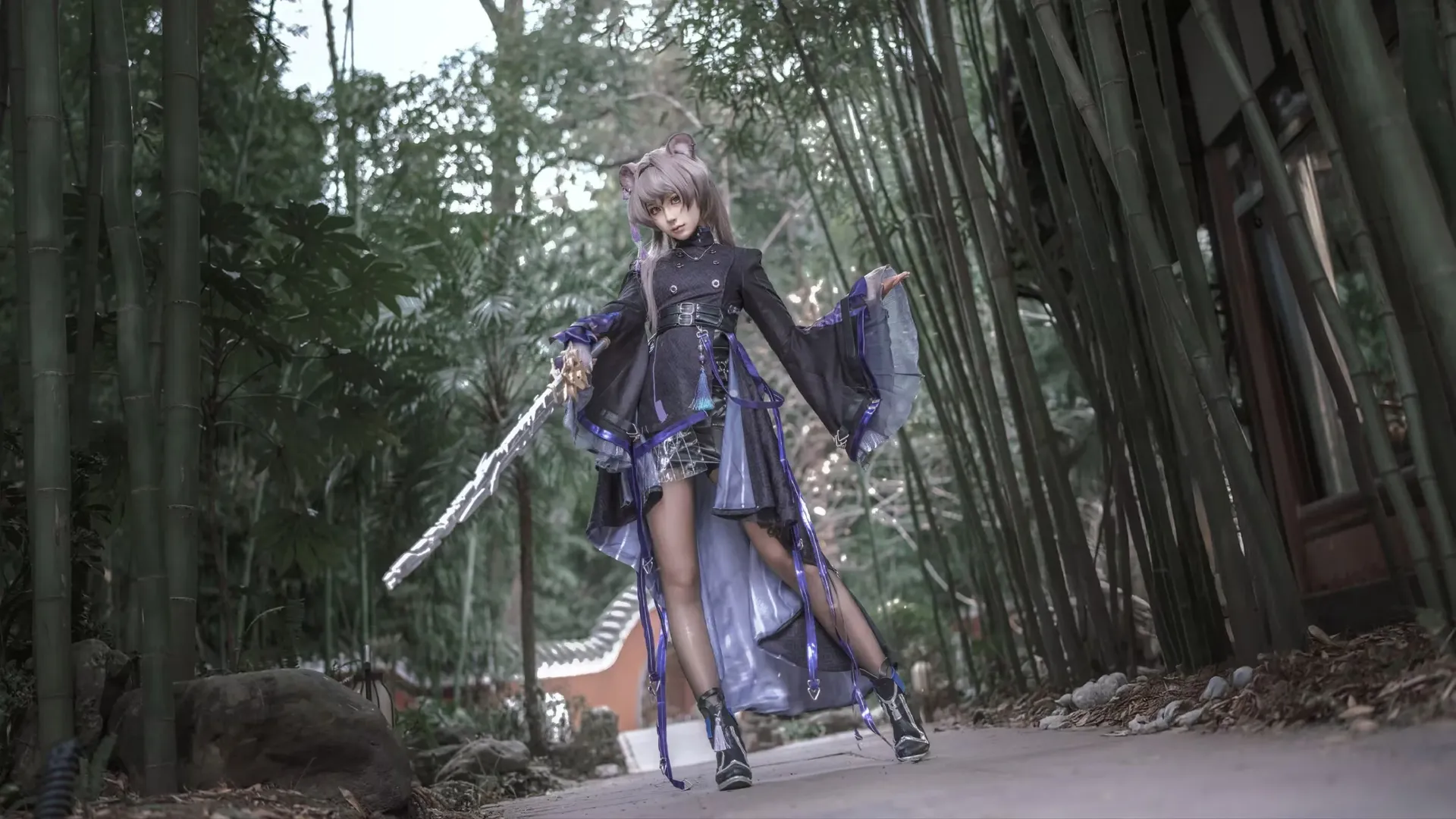 [Xuenü and Gao Jianli Cosplay] JX3 Chinese-Style Cosplay with Qi Lolita: Cool-Toned Swordsman Journey in the Bamboo Forest - Image 1