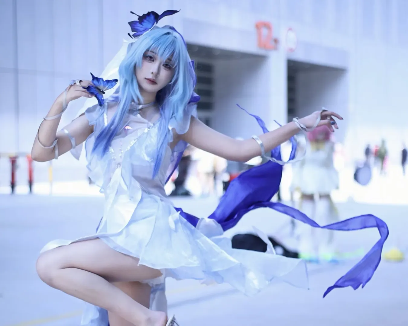 【甘雨cos】冰系本命觉醒，蓝色蝴蝶也来贴贴了 - 第 2 张