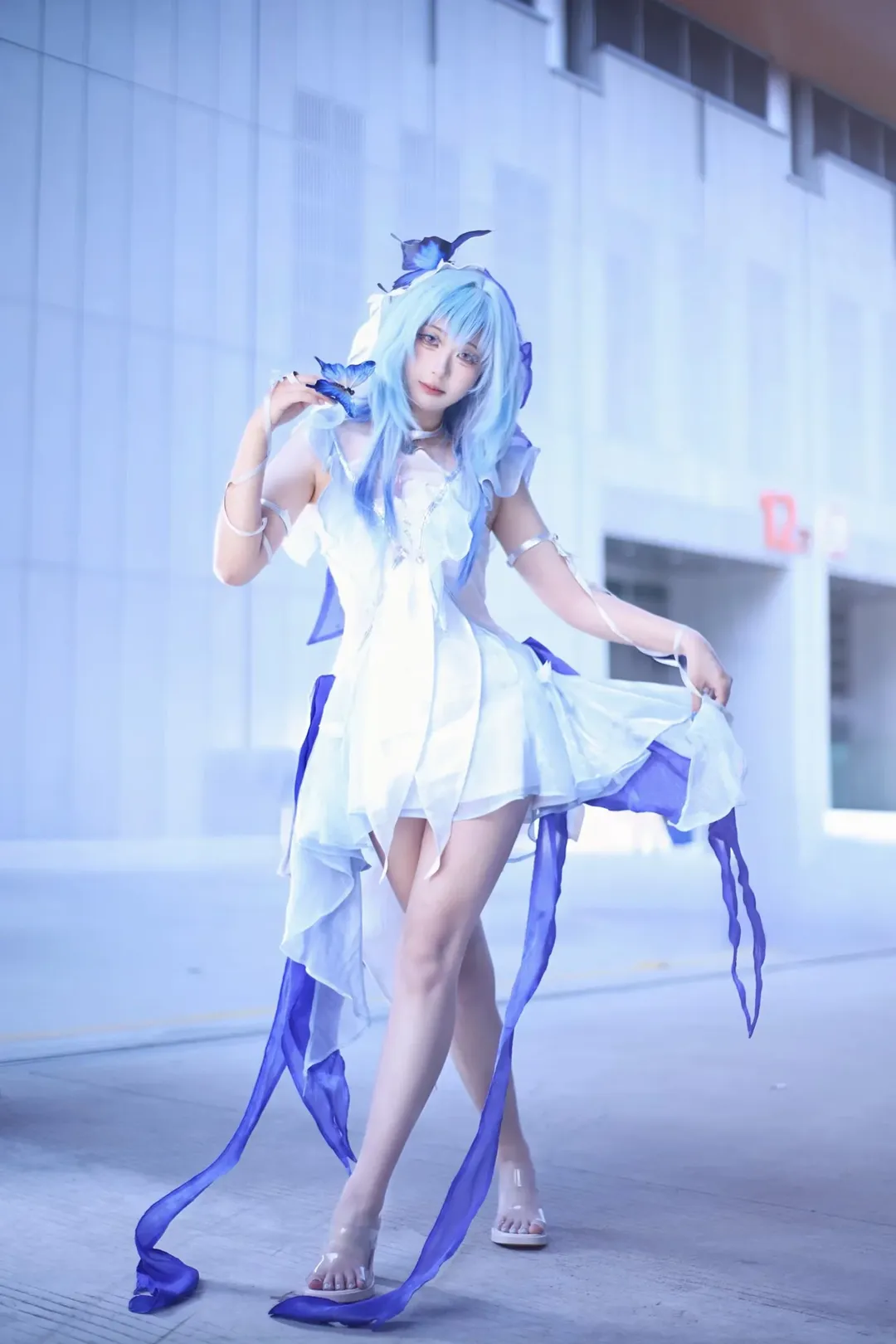 【甘雨cos】冰系本命觉醒，蓝色蝴蝶也来贴贴了