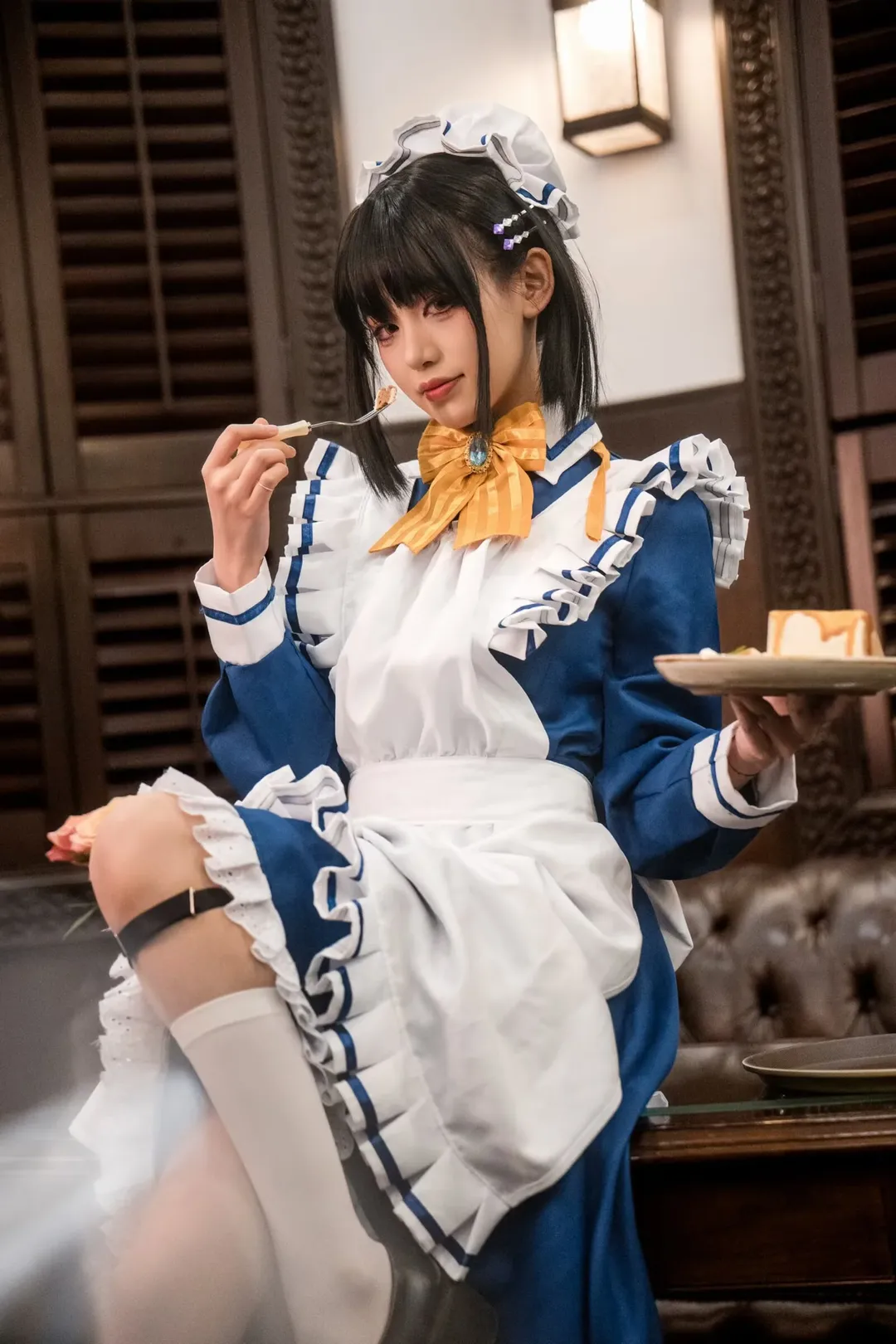 【女仆cos】蓝白荷叶边搭配黄色蝴蝶结，复古场景出片分享