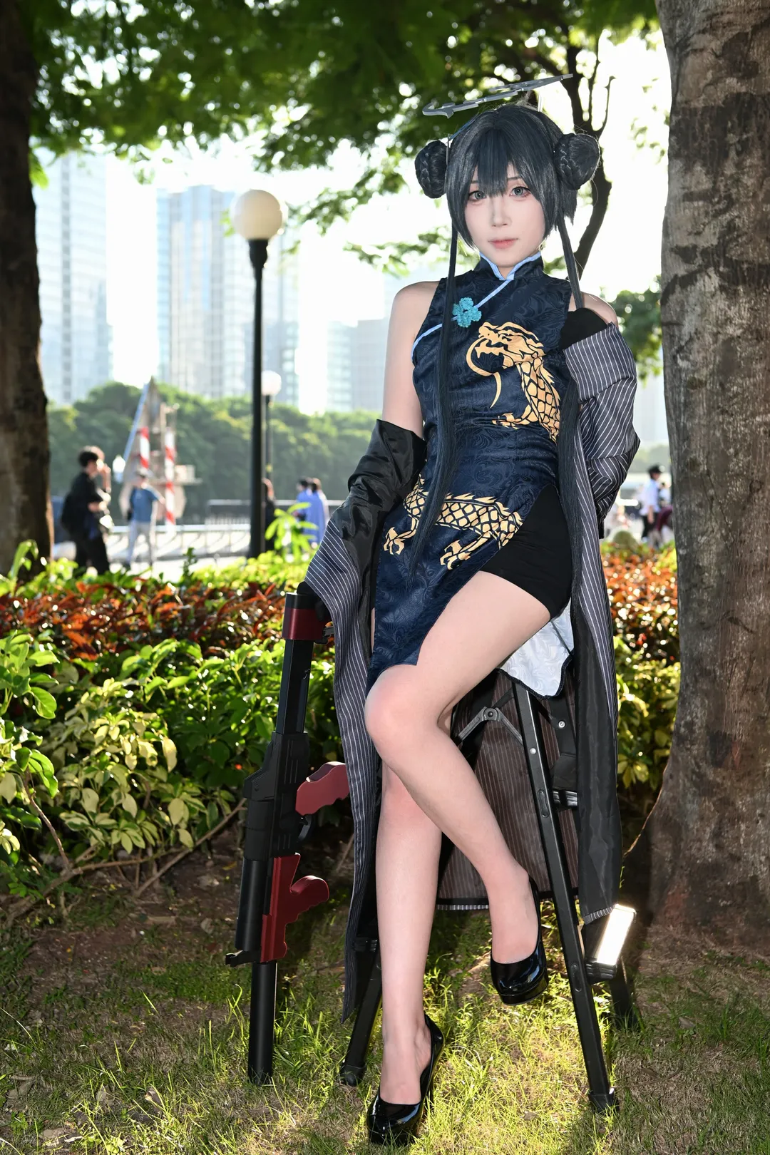 【Misaki cosplay】Hardcore Contrast of Navy Gold Dragon Cheongsam and Firearms at CICF Expo - Image 1