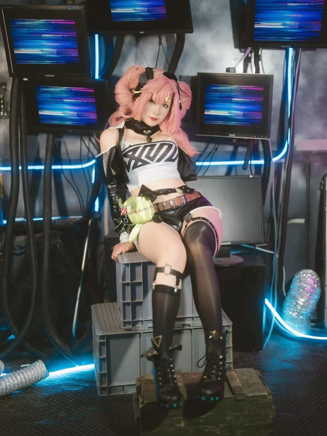 【妮可老大cos】絕區零街頭黑皮衣套，酷颯亮面出街 - 第 2 張