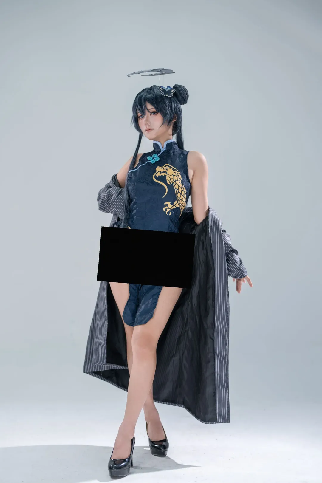 【竜華キサキ コスプレ】濃紺のチャイナドレスと金糸の龍刺繍、ブルーアーカイブのクールビューティーなオーラ - 3 枚目