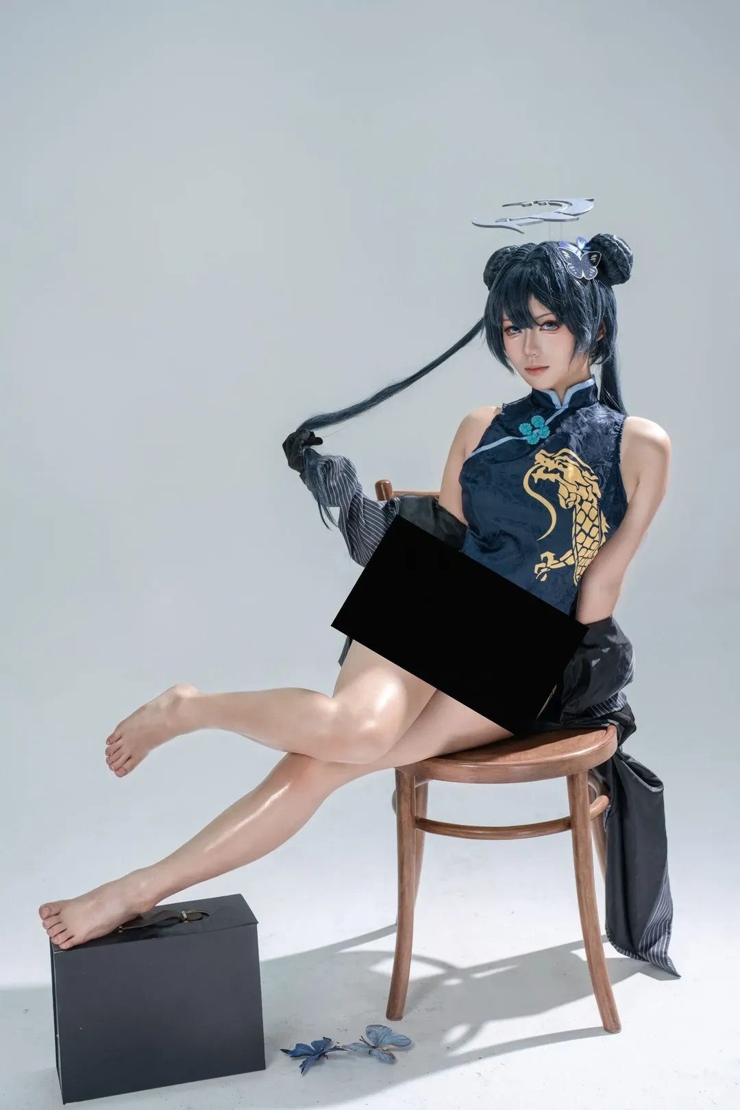 【竜華キサキ コスプレ】濃紺のチャイナドレスと金糸の龍刺繍、ブルーアーカイブのクールビューティーなオーラ - 7 枚目