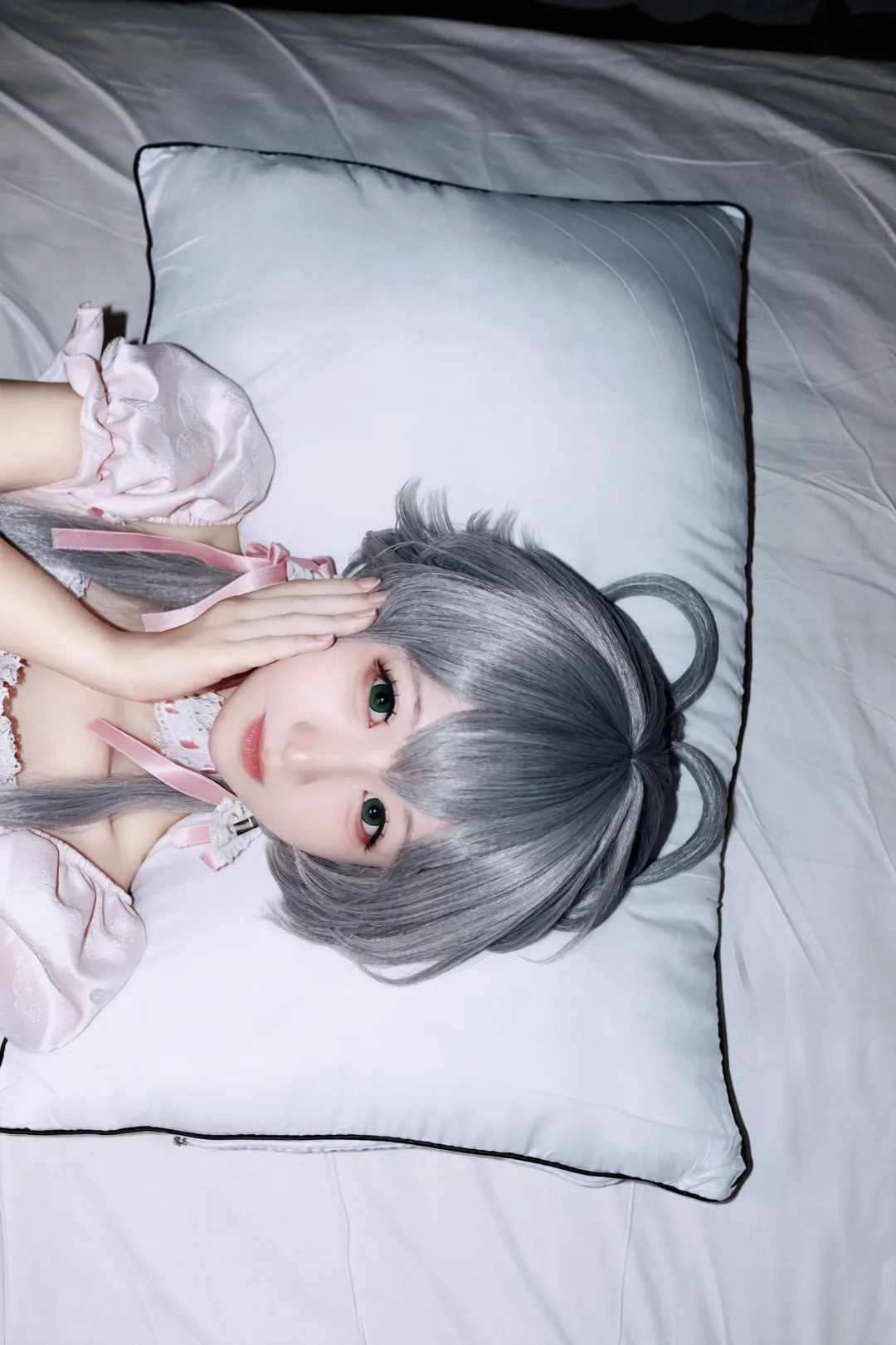 【洛天依cos】枕边小憩的银灰发少女