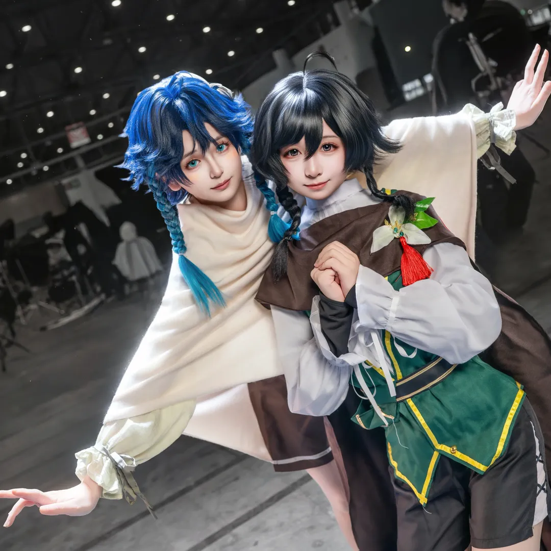 【Venti cosplay & Friend cosplay】The Boy of the Wind and His Dear Friend in Genshin Impact - Image 1