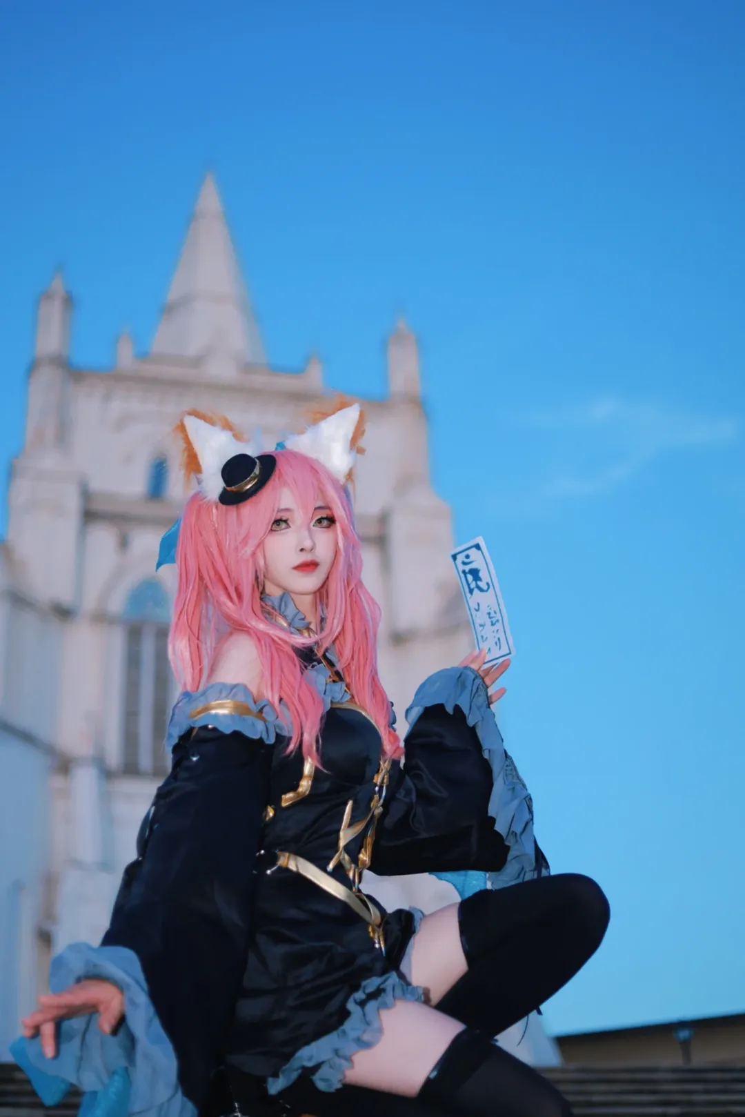【玉藻前cos】Fate/Grand Order的蓝天下与白色建筑的优雅诠释 - 第 3 张