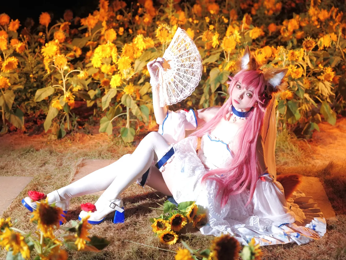 【玉藻前cos】夜色中的向日葵花海，白裙与兽耳同人拍摄记录 - 第 2 张