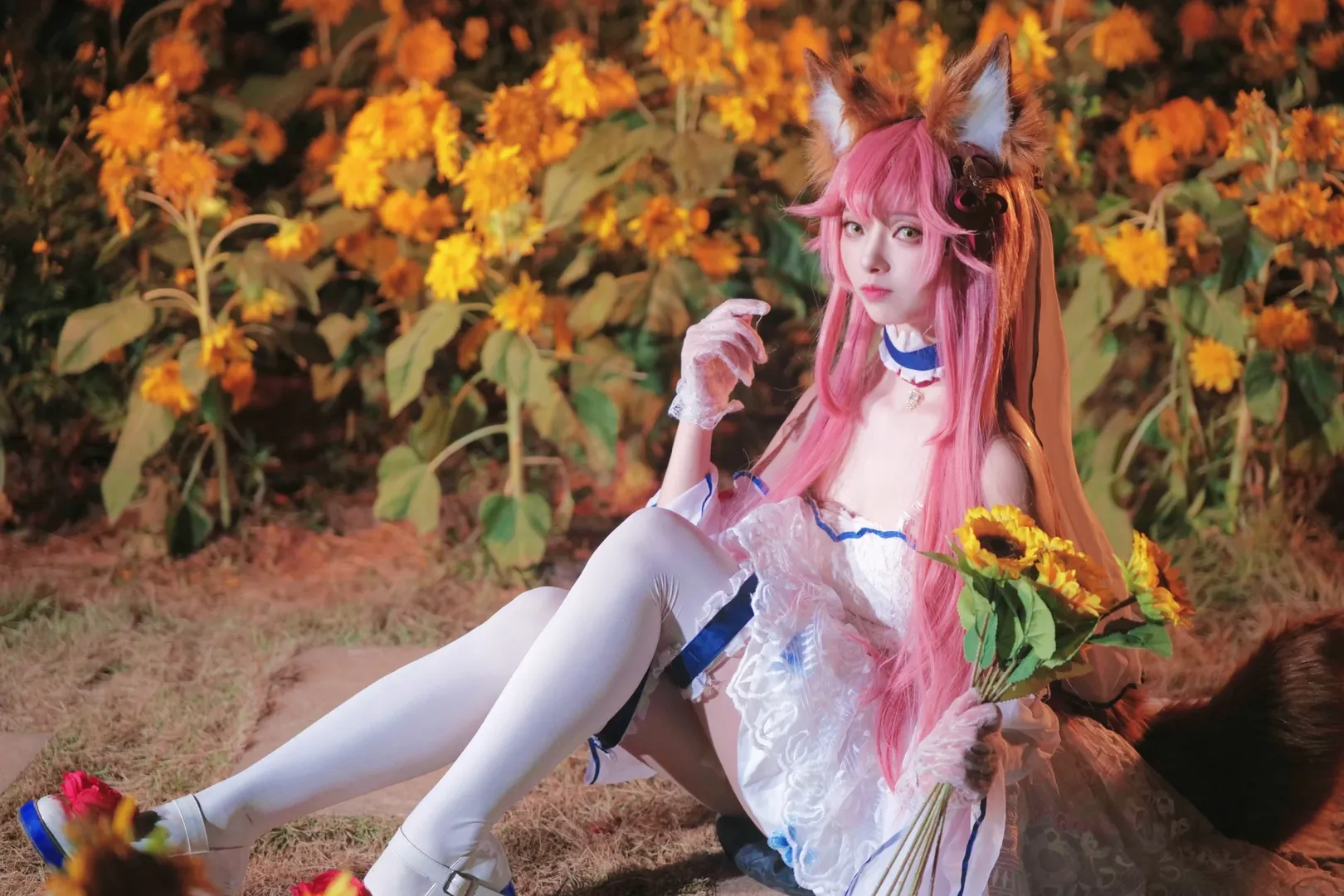 【玉藻前cos】夜色中的向日葵花海，白裙与兽耳同人拍摄记录 - 第 4 张