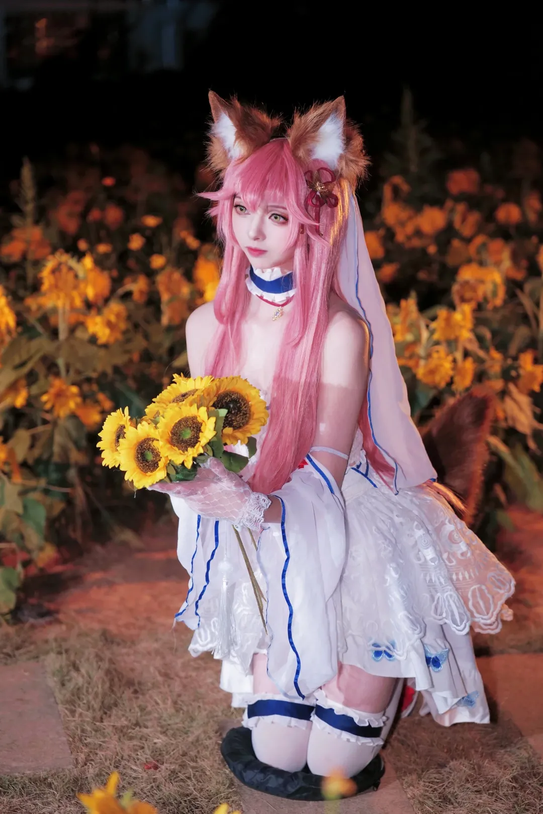 【玉藻前cos】夜色中的向日葵花海，白裙与兽耳同人拍摄记录 - 第 6 张