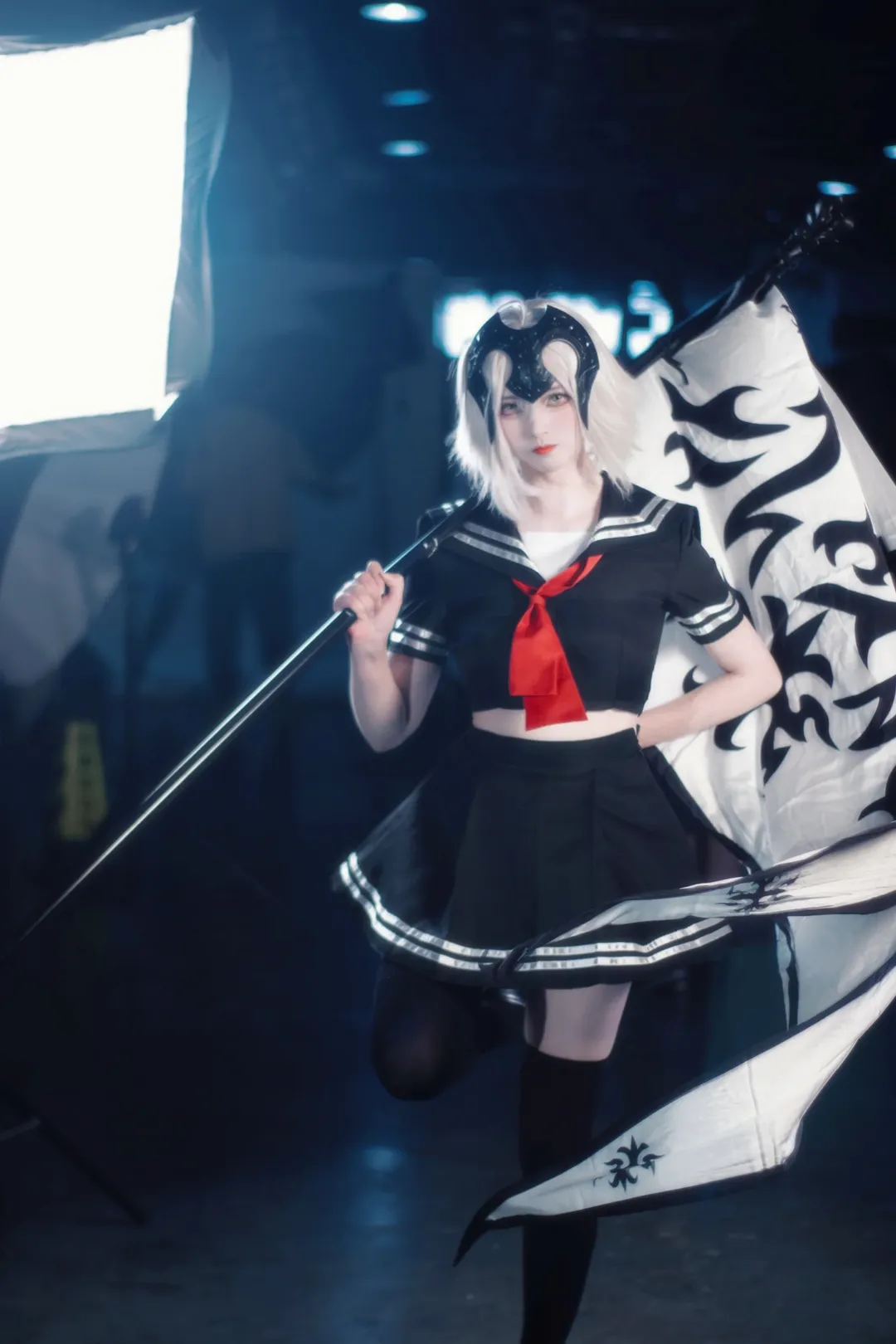 【黑貞德cos】漫展現場揮動大旗的暗黑水手服場照