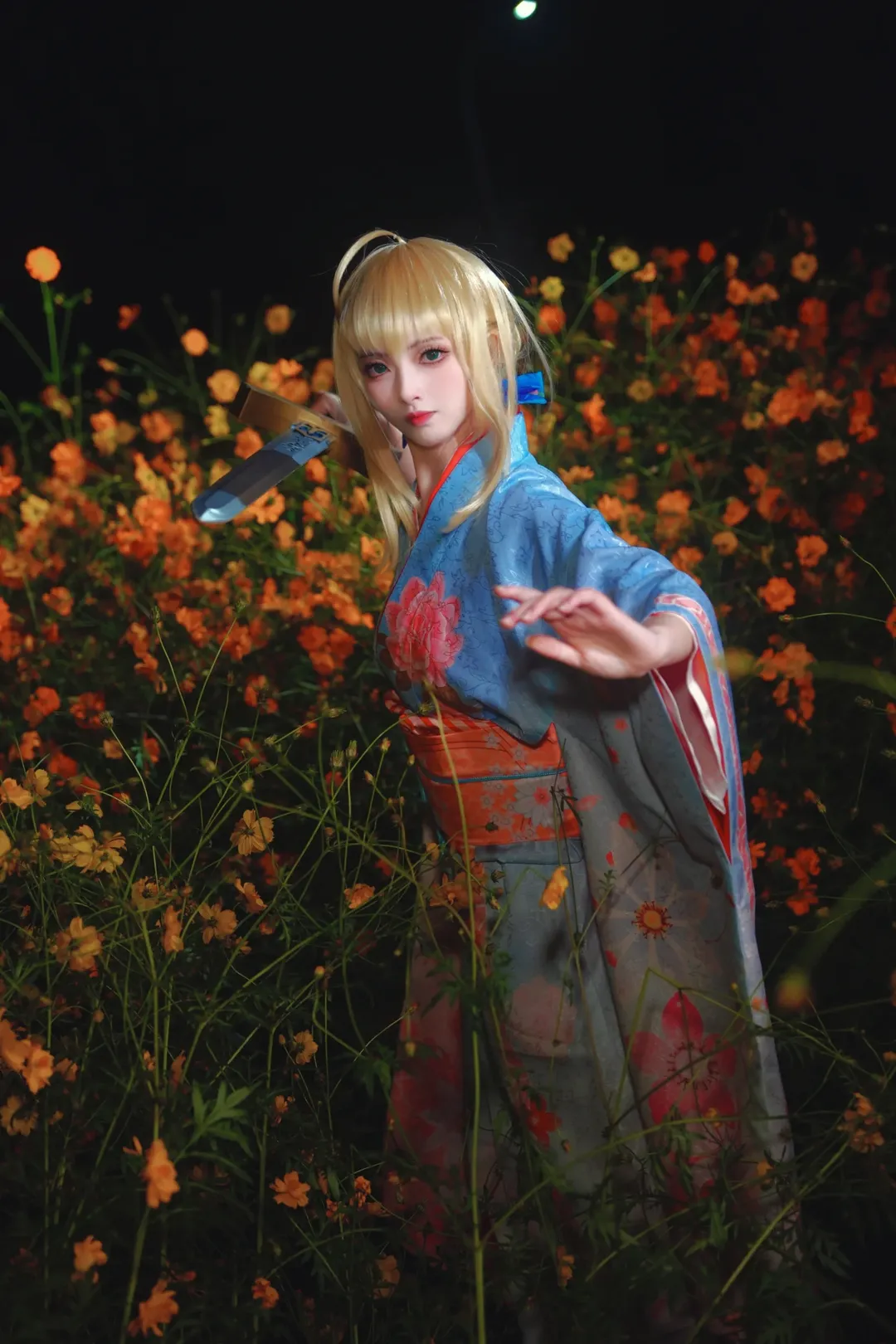 【阿尔托莉雅cos】深夜花海中的誓约之剑 - 第 2 张