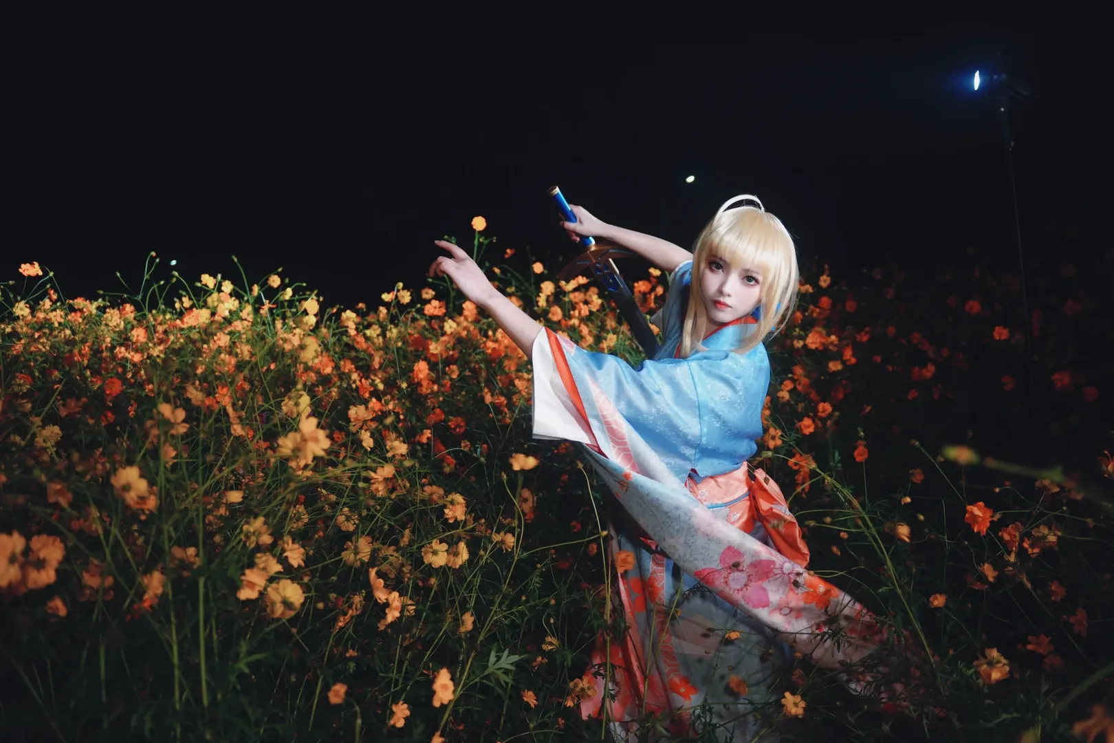 【阿尔托莉雅cos】深夜花海中的誓约之剑 - 第 7 张