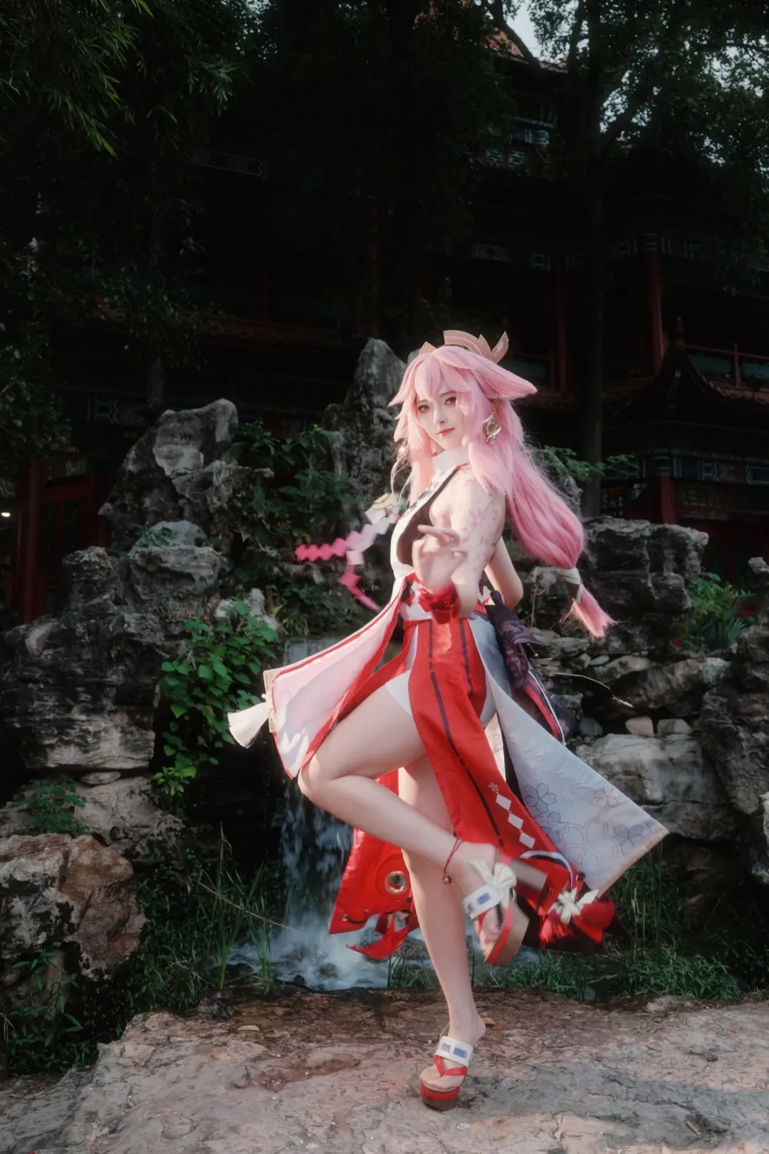 【八重神子cos】山水间的粉色幻影，原神角色演绎 - 第 4 张