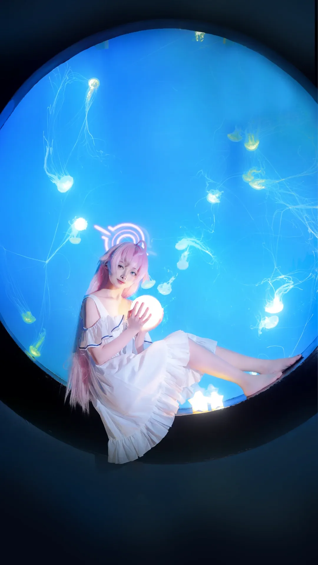 【小鸟游星野cos】蔚蓝档案水族馆联动，白裙星野的幽蓝梦幻瞬间