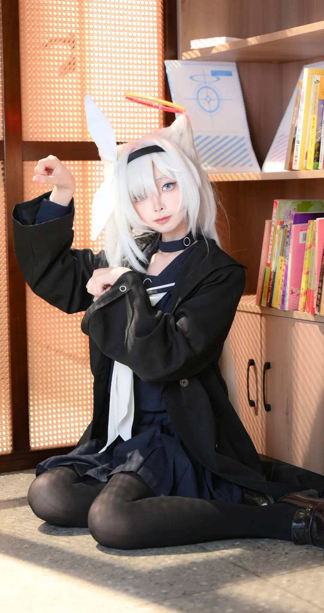 【普拉娜cos】蔚蓝档案里的慵懒白猫，阳光下的静谧定格 - 第 1 张