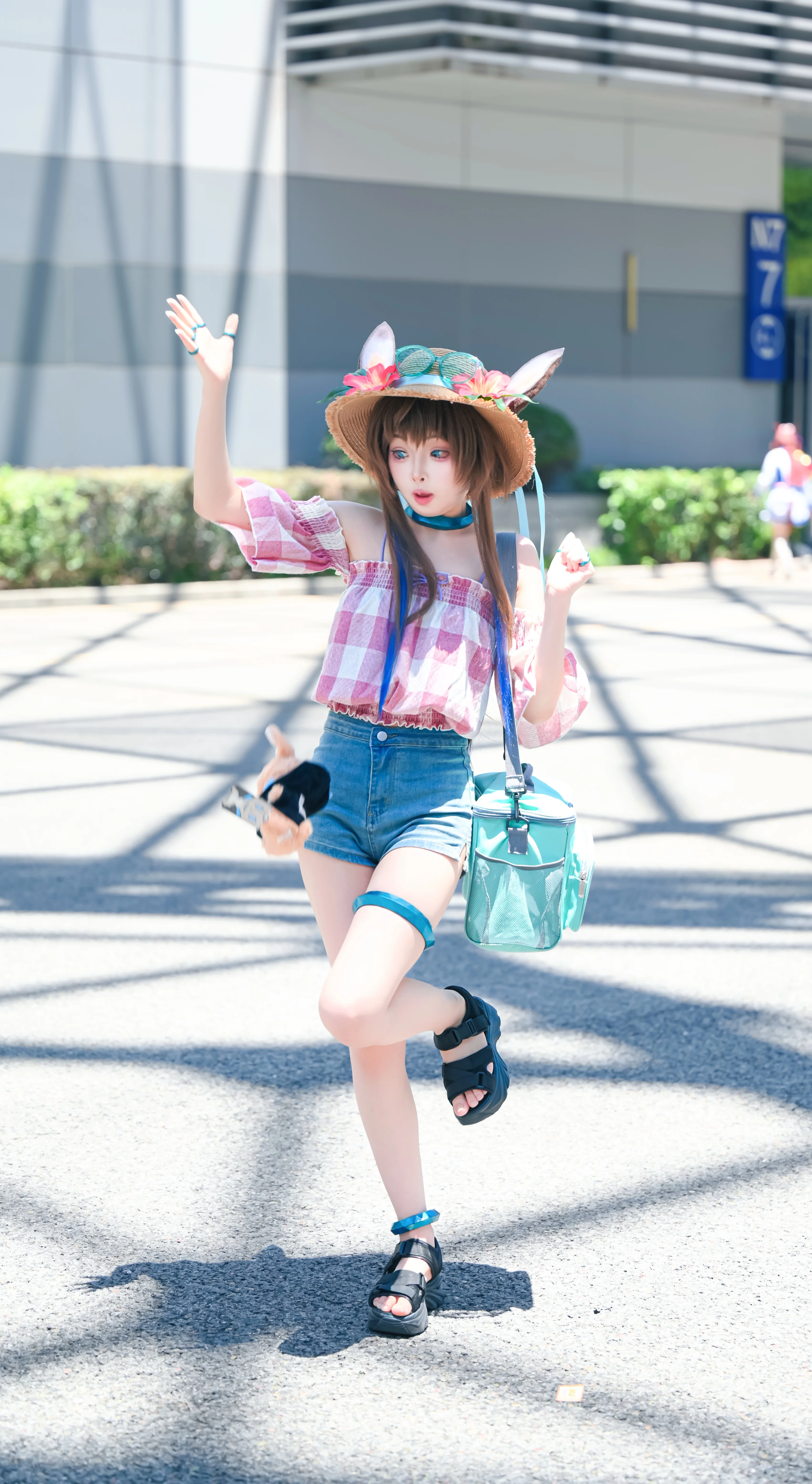 【アーミヤ コスプレ】『アークナイツ』の夏の日レンジャー、うさぎが落ちる瞬間をキャッチ - 3 枚目