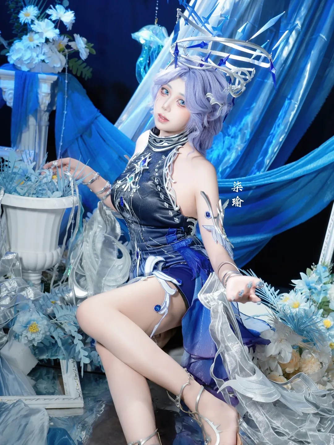 【貂蝉cos】王者荣耀馥梦，幽蓝水波间的华丽定格 - 第 1 张