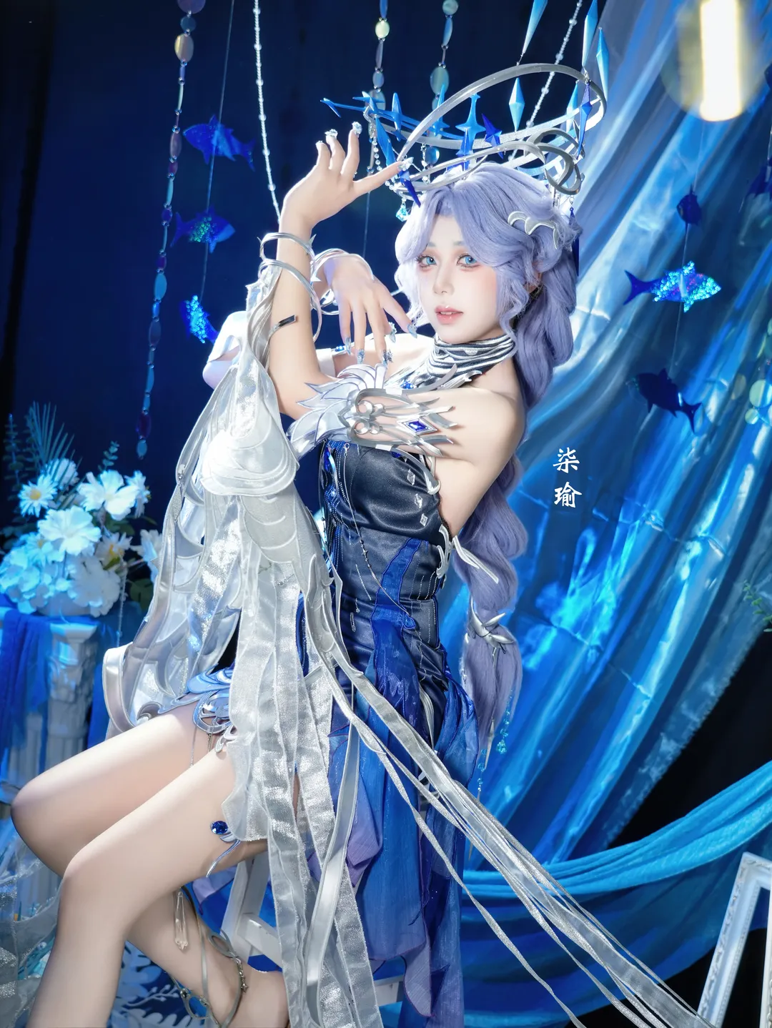 【貂蝉cos】王者荣耀馥梦，幽蓝水波间的华丽定格 - 第 2 张