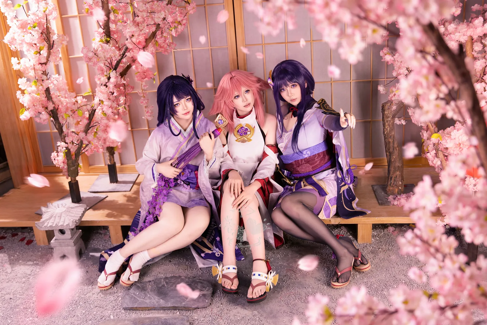【八重神子cos】鸣神组齐聚，定格稻妻樱花雨下的美好瞬间