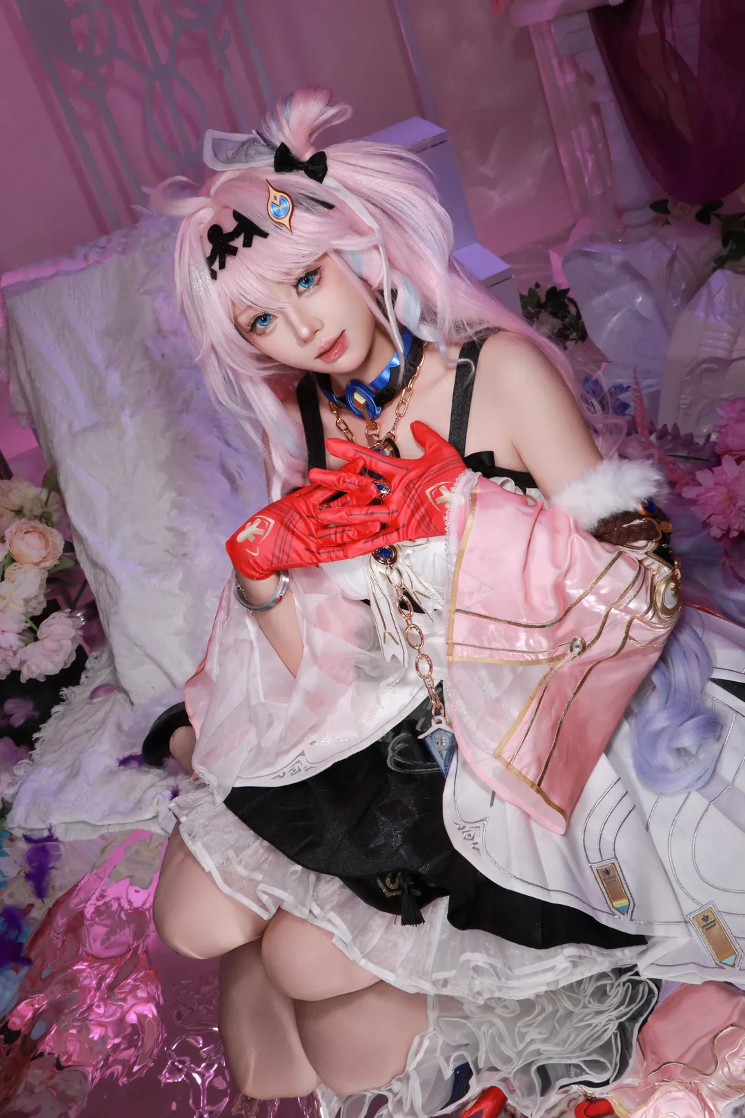 【Denia Cosplay】Wuthering Waves Denia's Pink-and-White Styling & Crescent Staff Photoshoot - Image 1