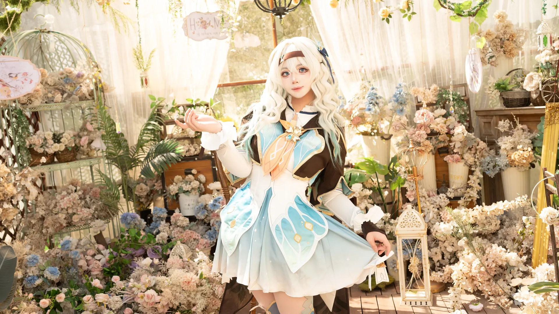 【流萤cos】崩坏星穹铁道花房里的静谧身影