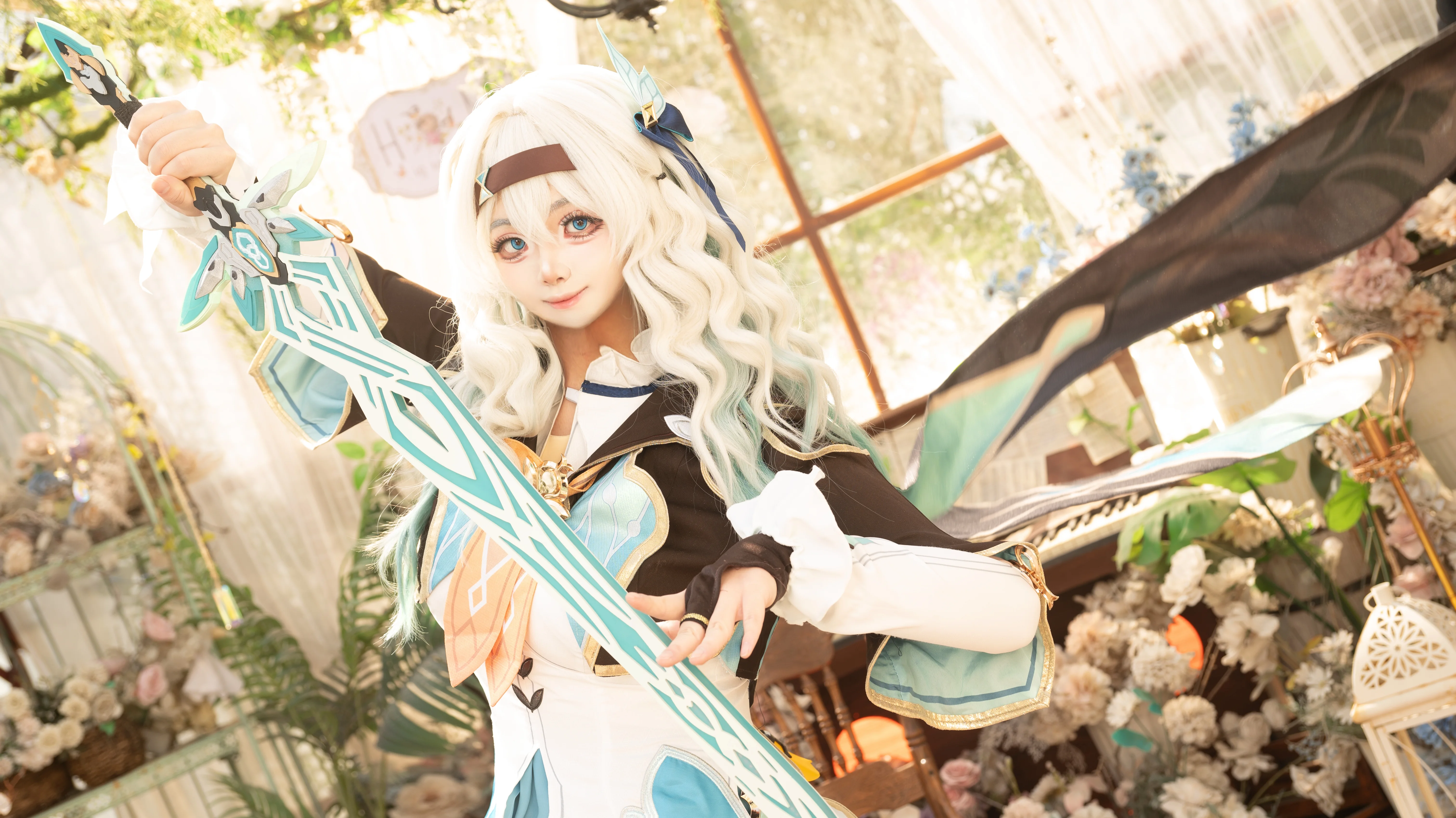 【流萤cos】在崩坏星穹铁道中，用大剑定格光影瞬间 - 第 1 张