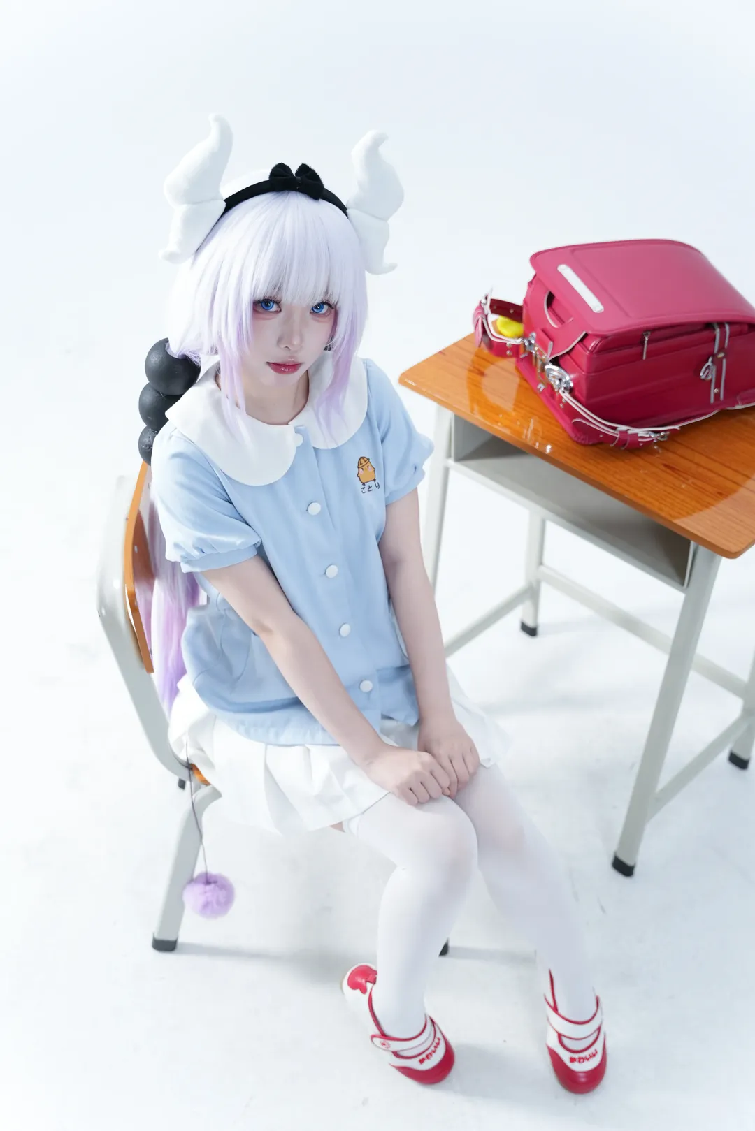 【康娜cos】蓝白配色加白色过膝袜，纯白背景下的清爽校园风