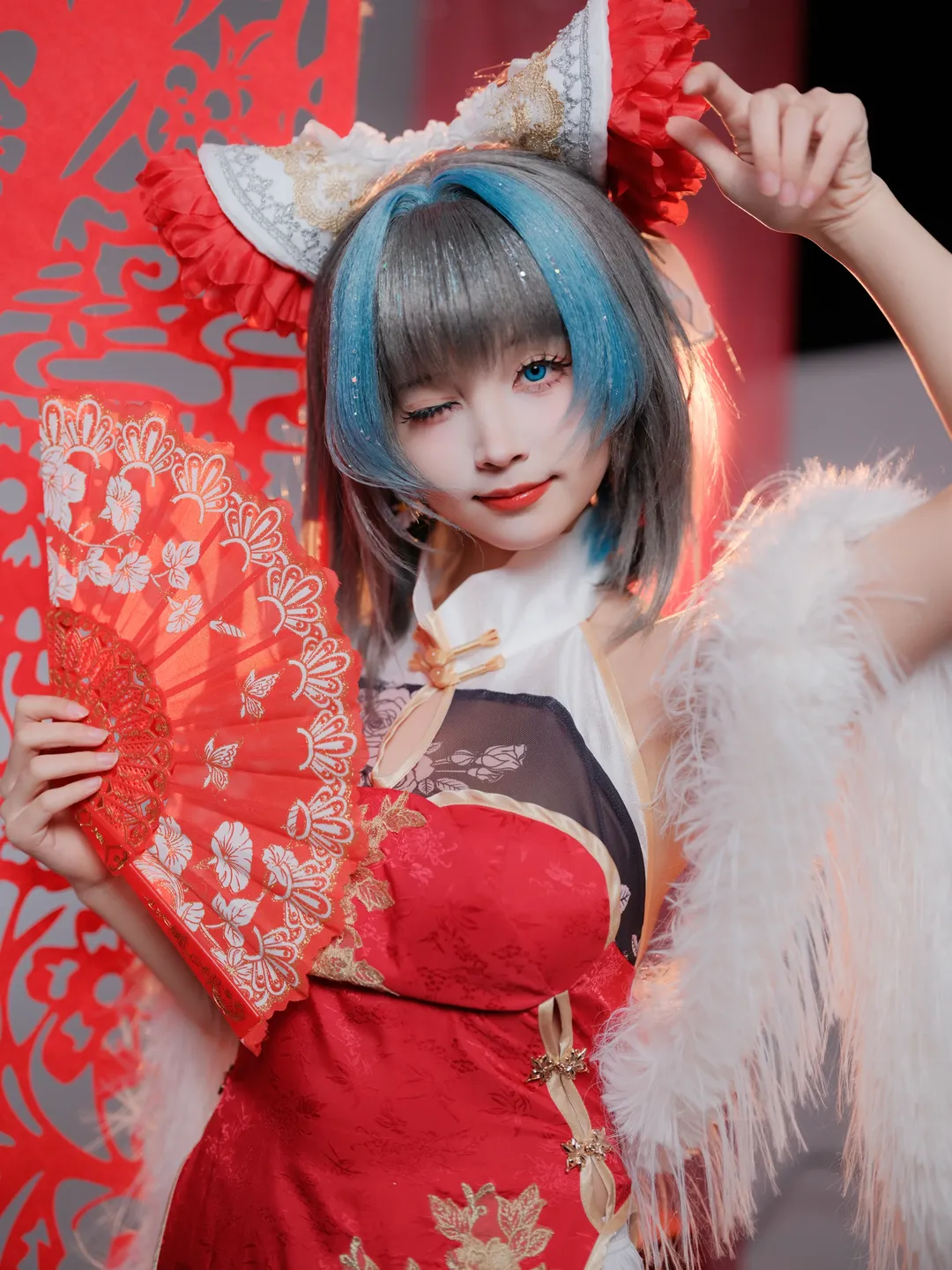 【柴郡cos】碧蓝航线里的新年红，这只猫猫的拜年姿势你给几分 - 第 5 张
