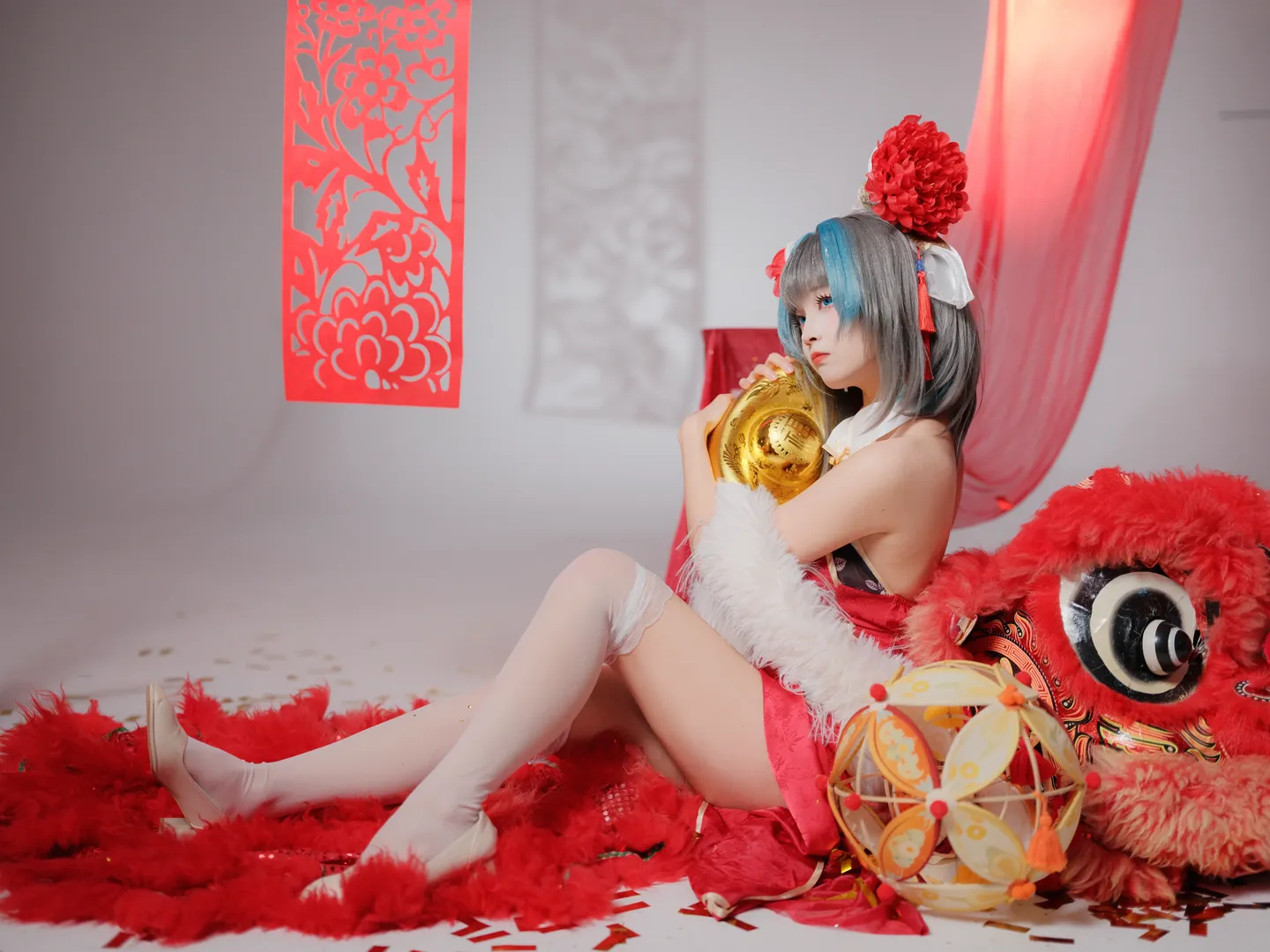 【柴郡cos】碧蓝航线里的新年红，这只猫猫的拜年姿势你给几分 - 第 7 张