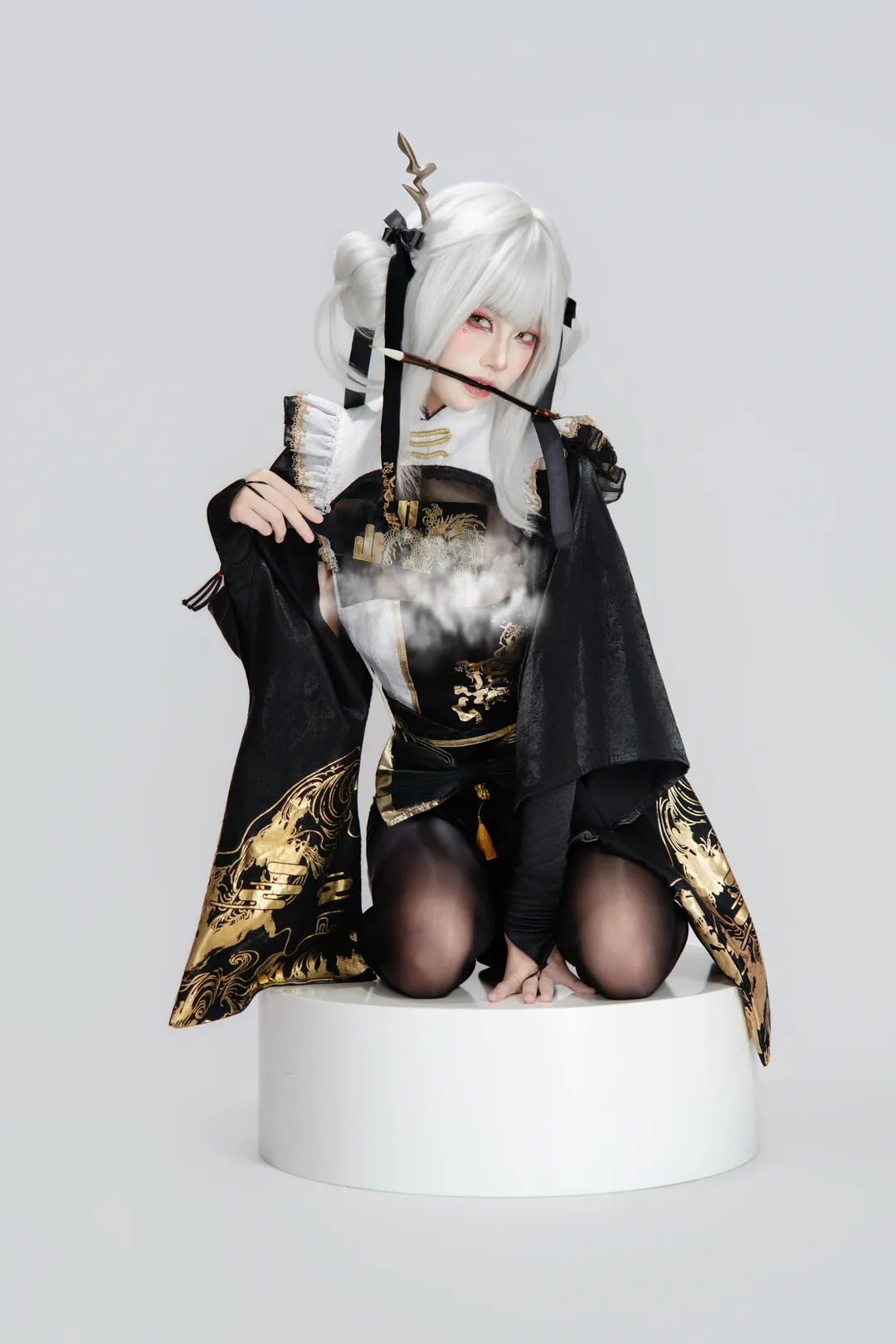 【布兰儿cos】胜利女神里的白兔，棚拍黑金造型分享 - 第 1 张