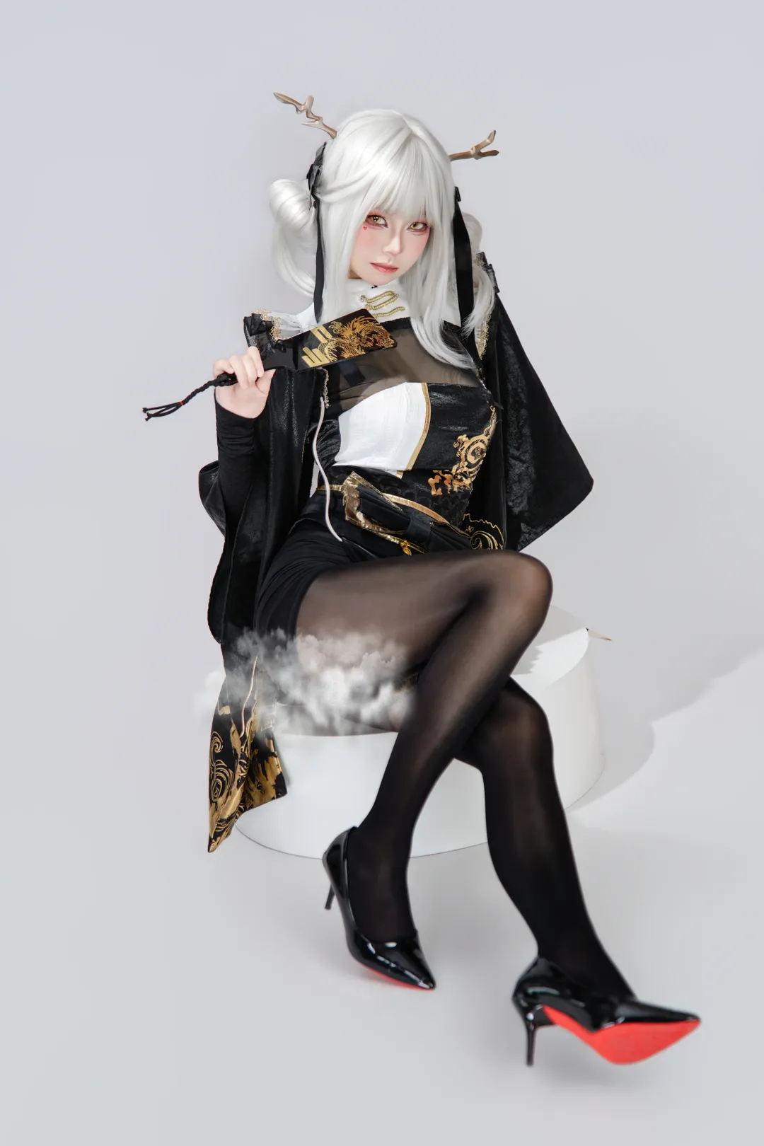【布兰儿cos】胜利女神里的白兔，棚拍黑金造型分享