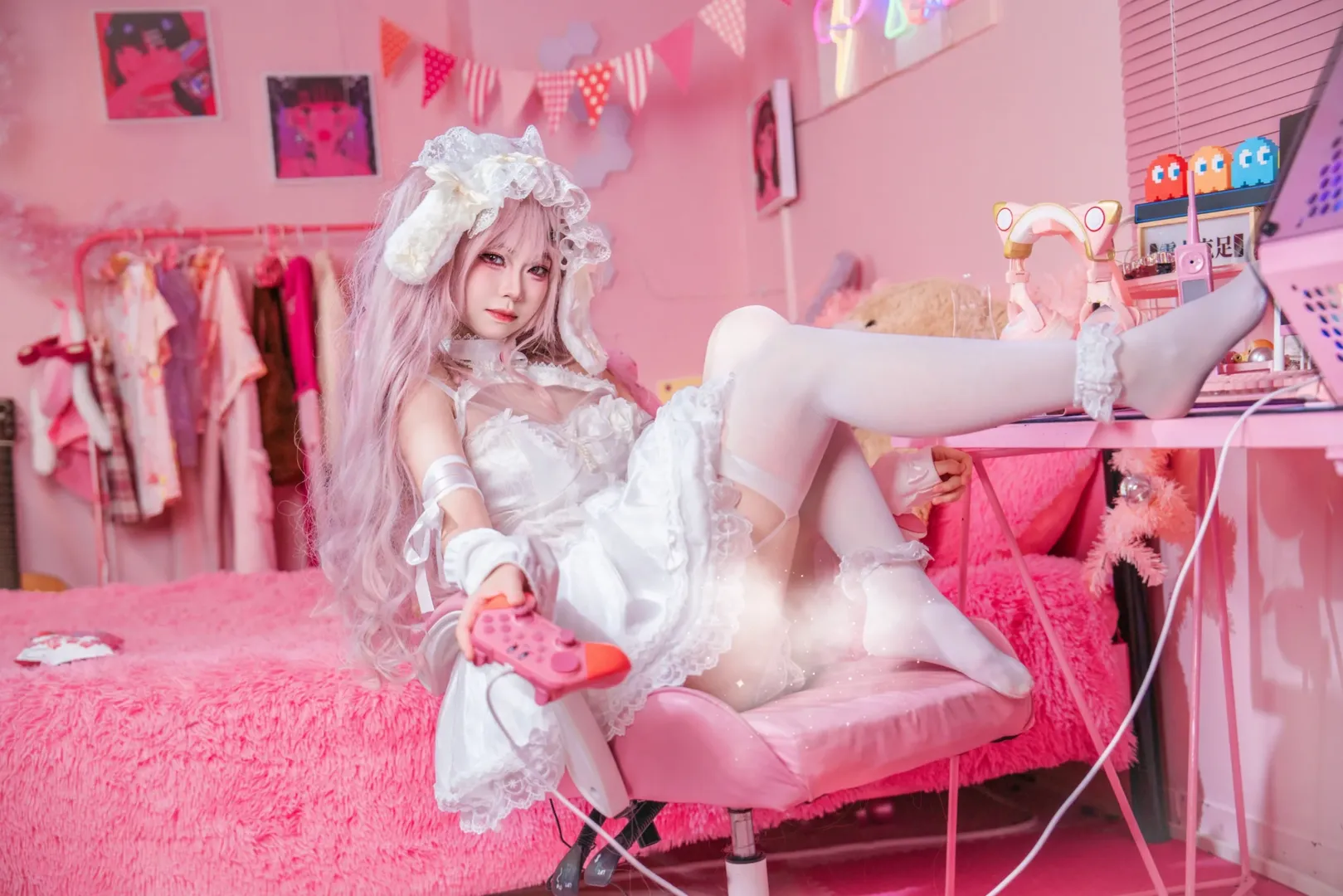 【爱丽丝cos】胜利女神妮姬，先躲好再换弹的粉红少女