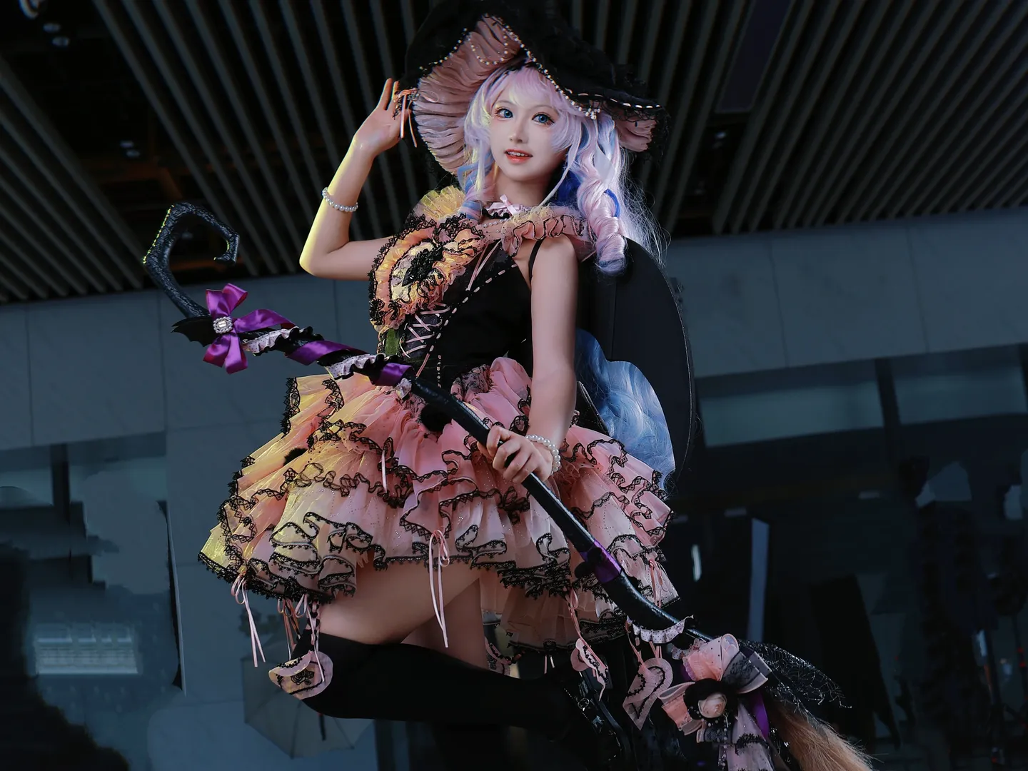 【达妮娅cos】鸣潮私设魔女的奇幻飞行日记 - 第 1 张