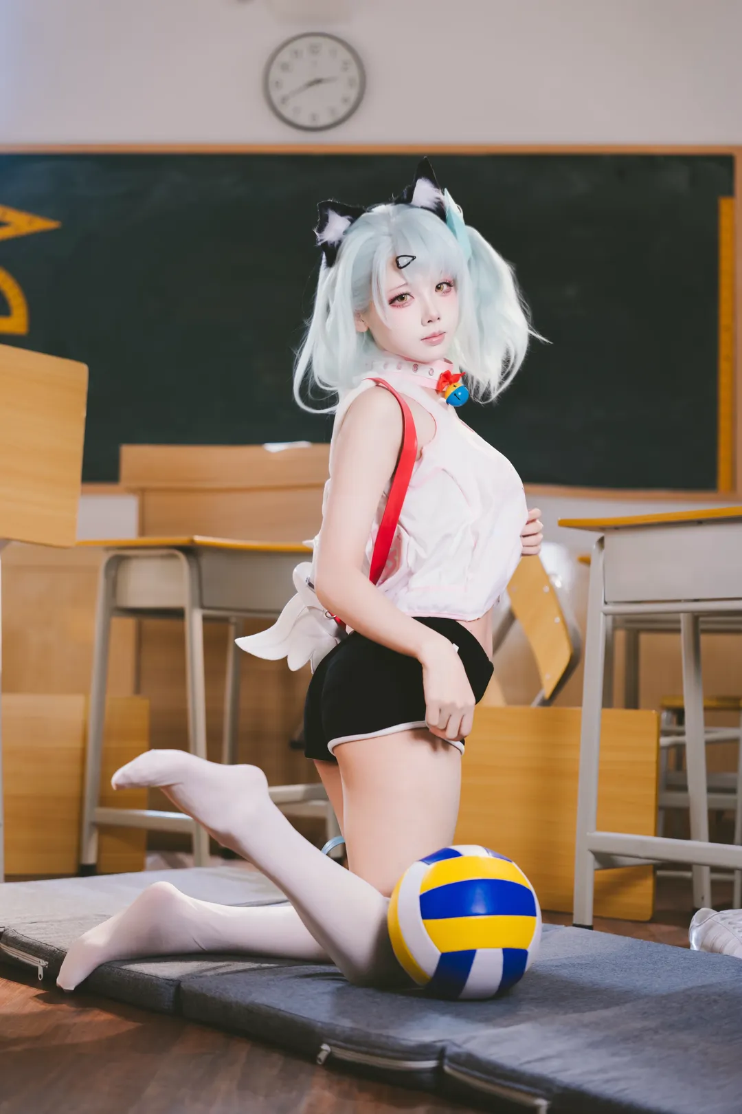 【千夏cos】绝区零联动校园风，教室里的随性定格 - 第 3 张