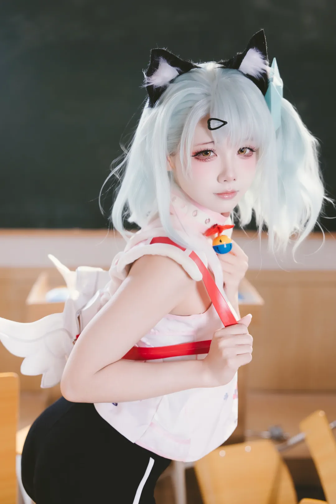 【千夏cos】绝区零联动校园风，教室里的随性定格 - 第 4 张