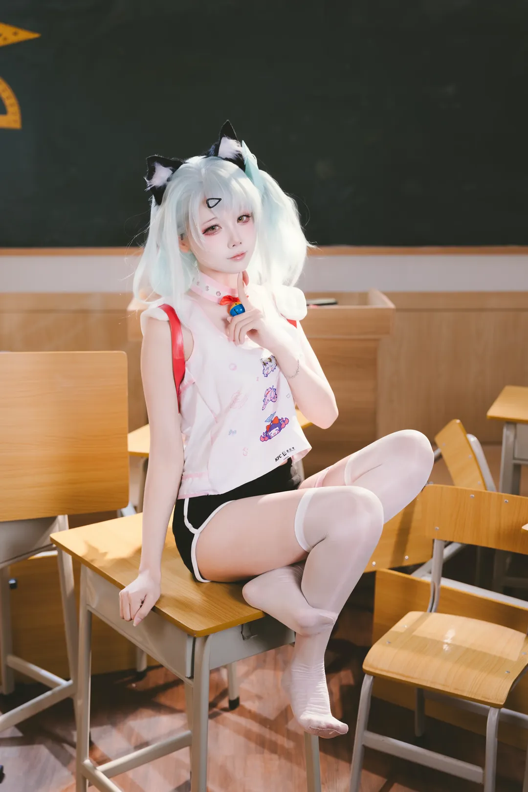 【千夏cos】绝区零联动校园风，教室里的随性定格 - 第 7 张