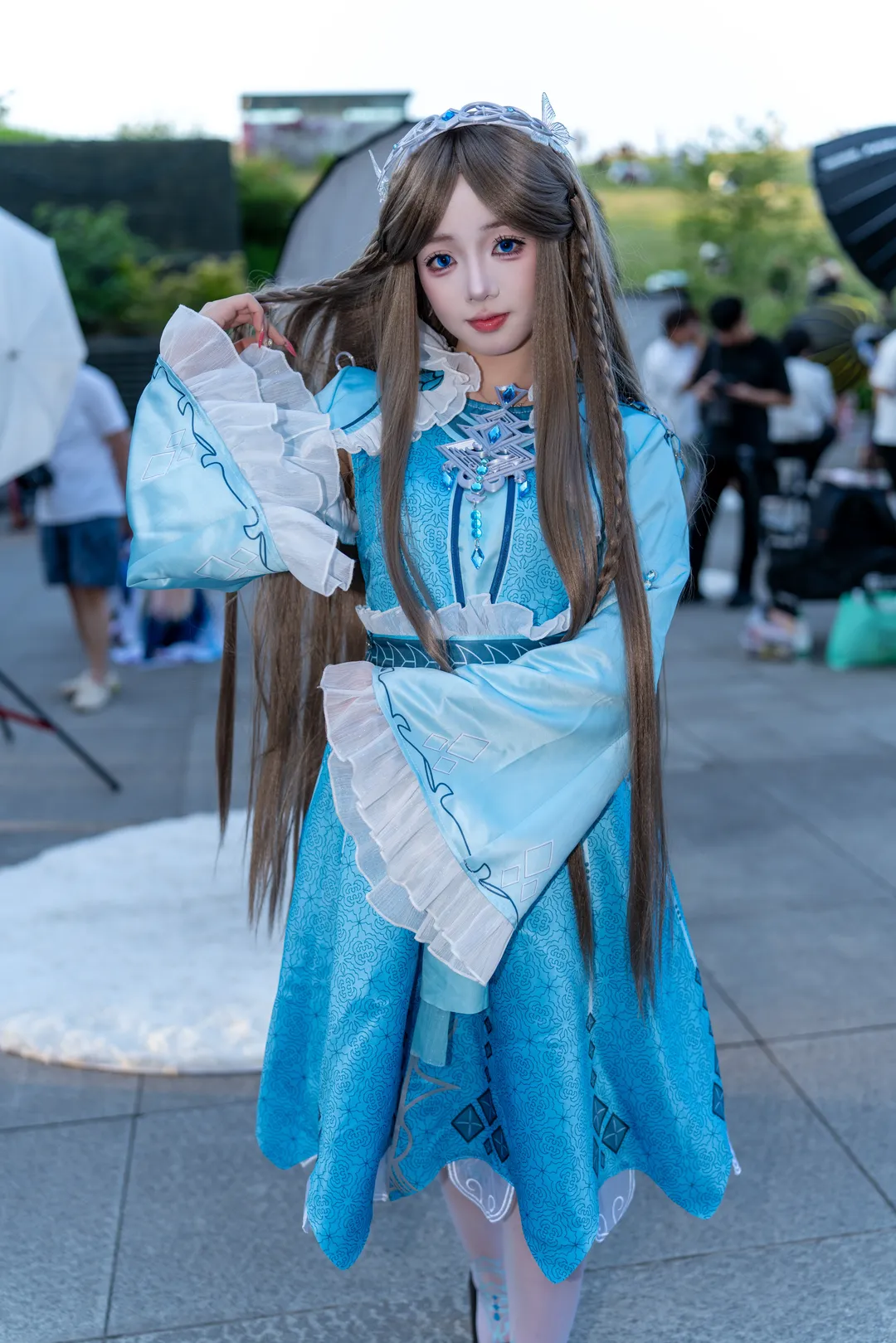 【宁荣荣cos】七宝琉璃宗的大小姐，手持琉璃塔登场 - 第 1 张