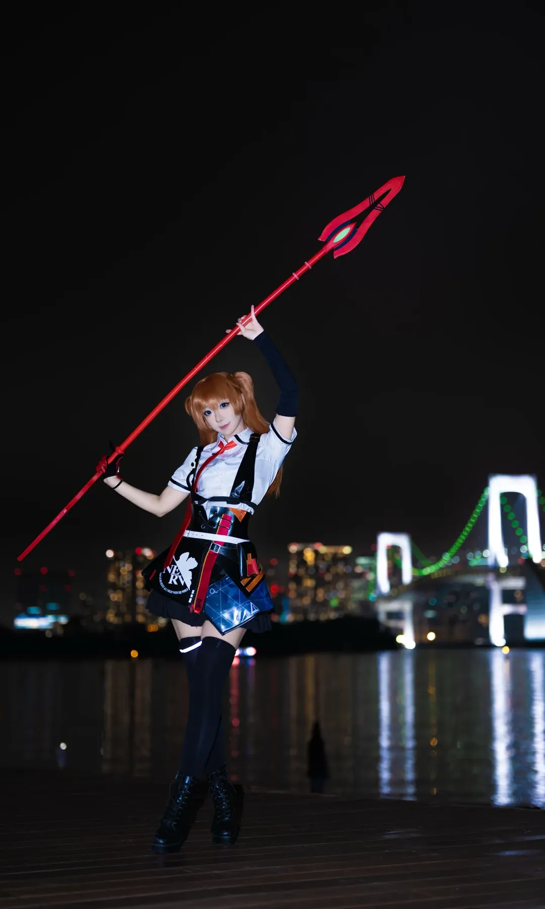 【明日香cos】新世纪福音战士与崩坏三联动，夜袭台场长枪拍摄 - 第 2 张