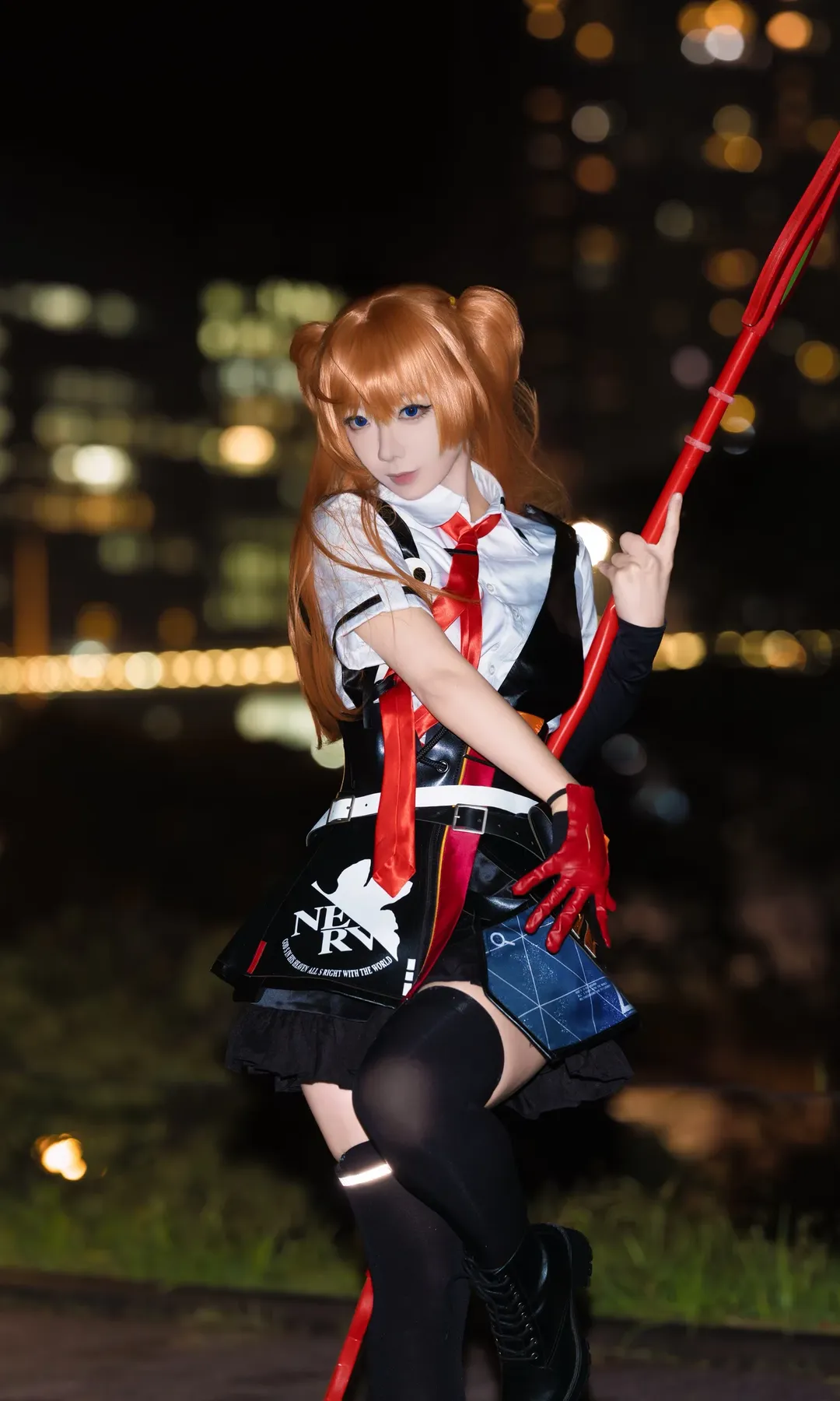 【明日香cos】新世纪福音战士与崩坏三联动，夜袭台场长枪拍摄 - 第 9 张