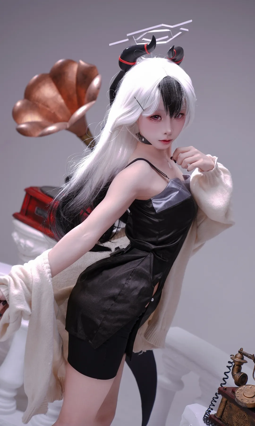 【カヨココスプレ】ブルーアーカイブ礼服、レンズが捉えるレトロ美学とギャップ - 1 枚目