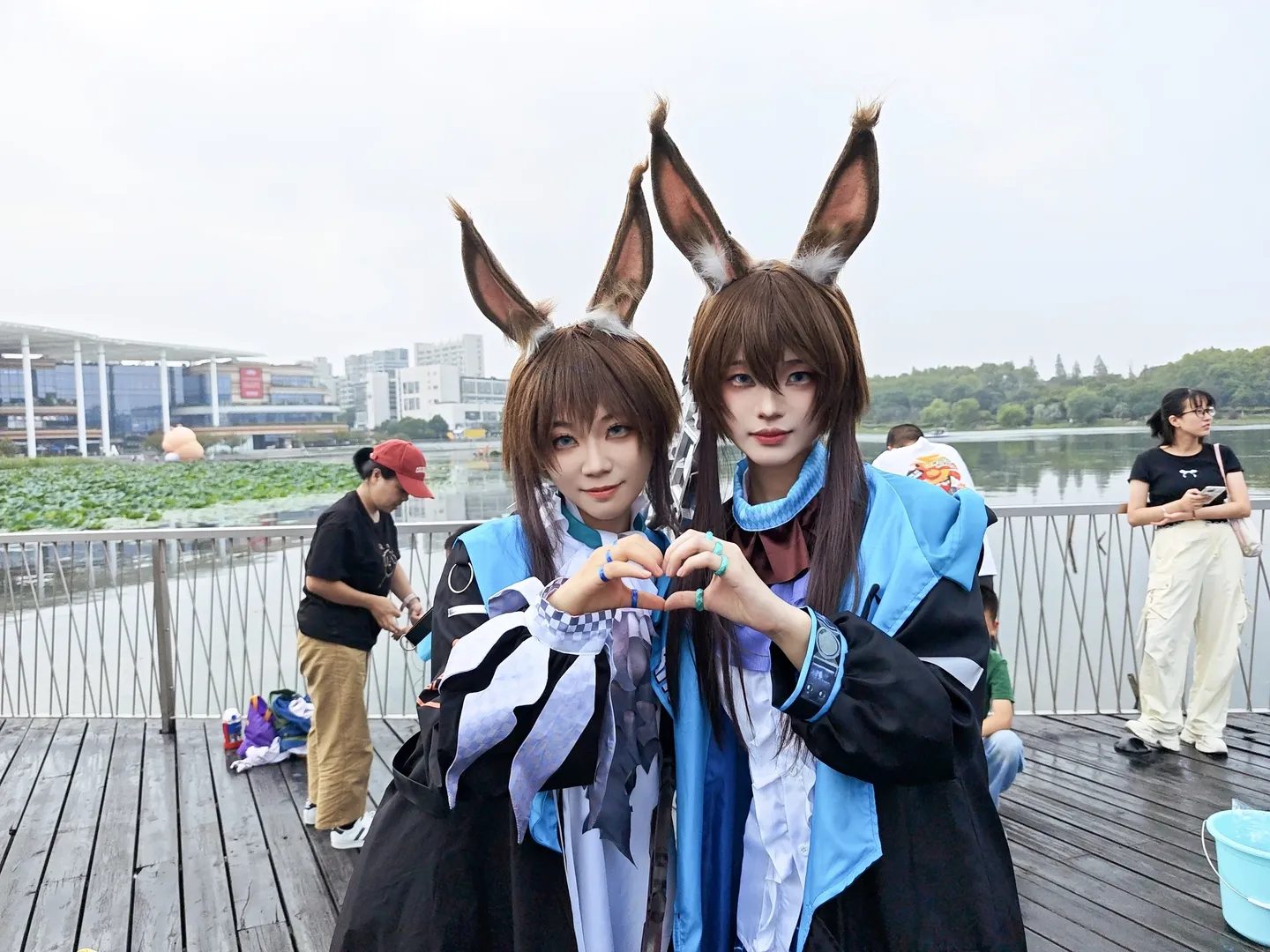 【黑角cos】明日方舟仙林金鹰巡展，排五个小时抽到六星 - 第 9 张
