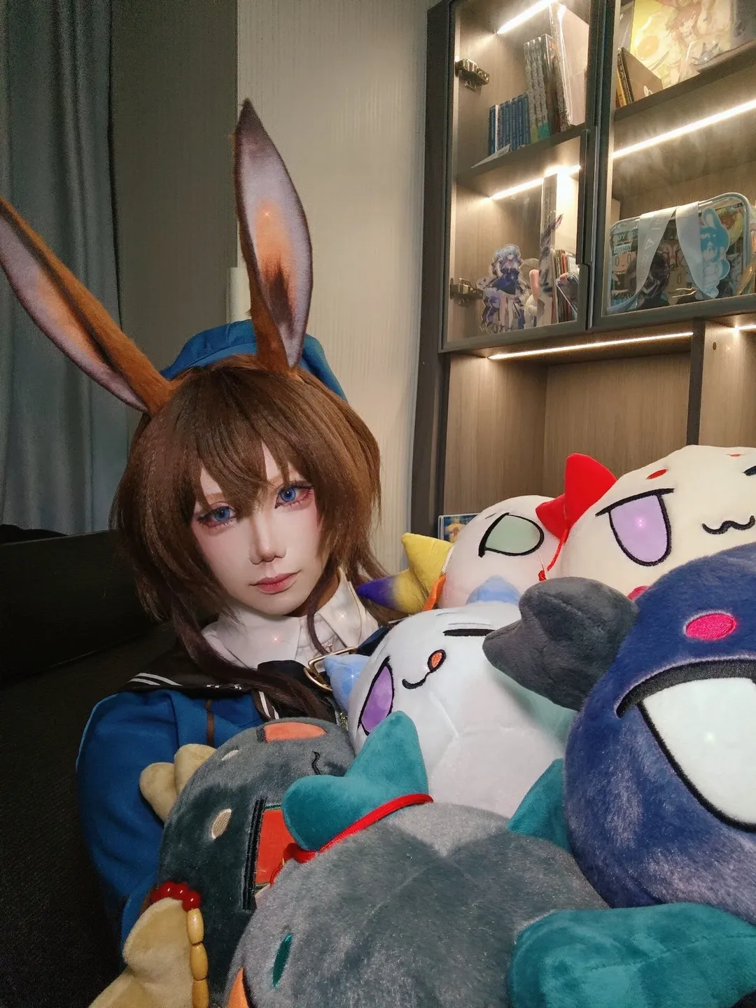 【岁cos】明日方舟的岁兔耳装扮与龙泡泡的居家定格
