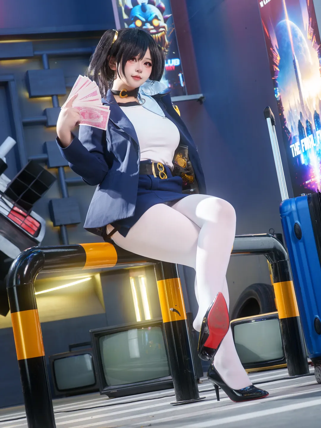 【索拉cos】胜利女神NIKKE，深蓝西装配白丝高跟的出片记录