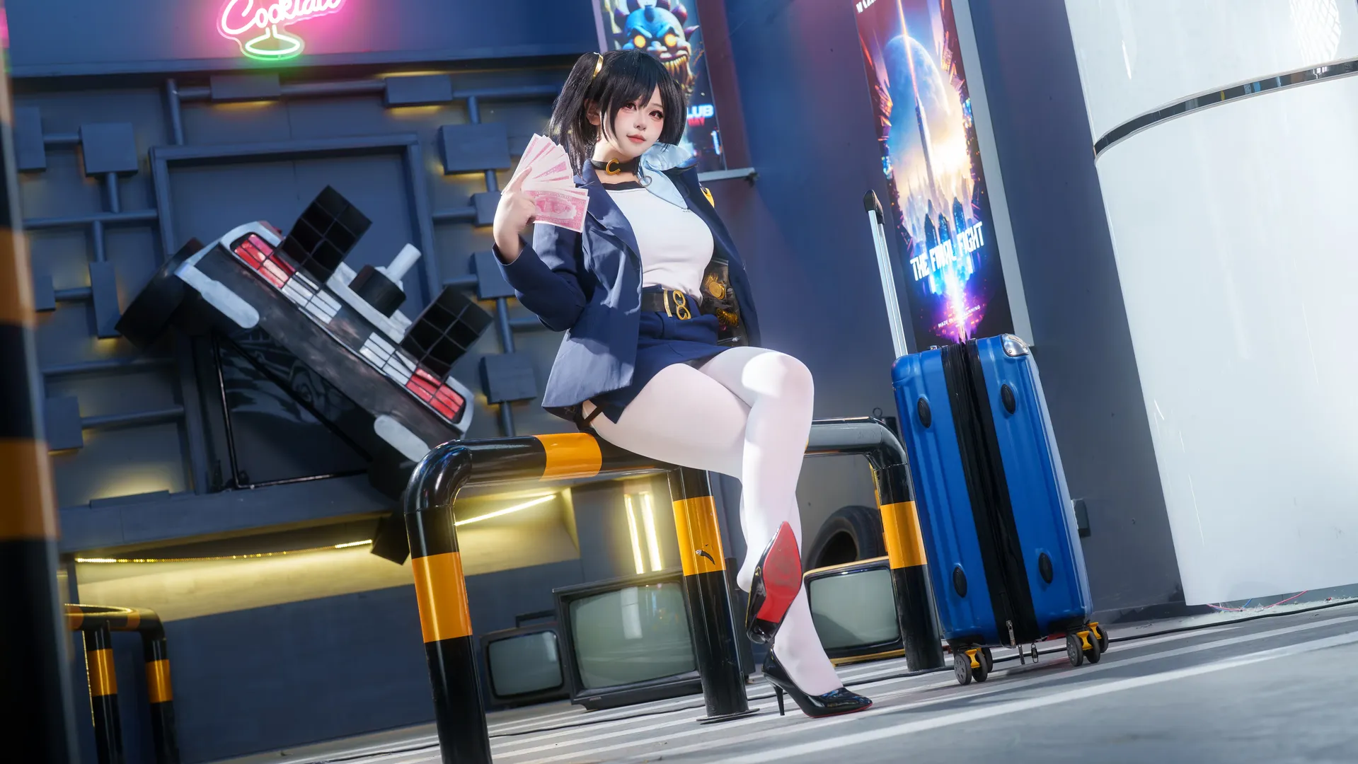 【索拉cos】胜利女神NIKKE，深蓝西装配白丝高跟的出片记录 - 第 2 张