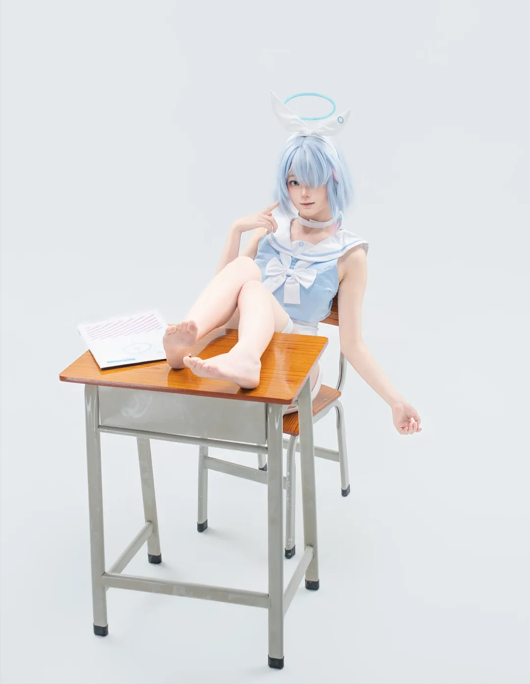【阿洛娜cos】碧藍檔案純白校園風，課桌前的造型分享 - 第 4 張