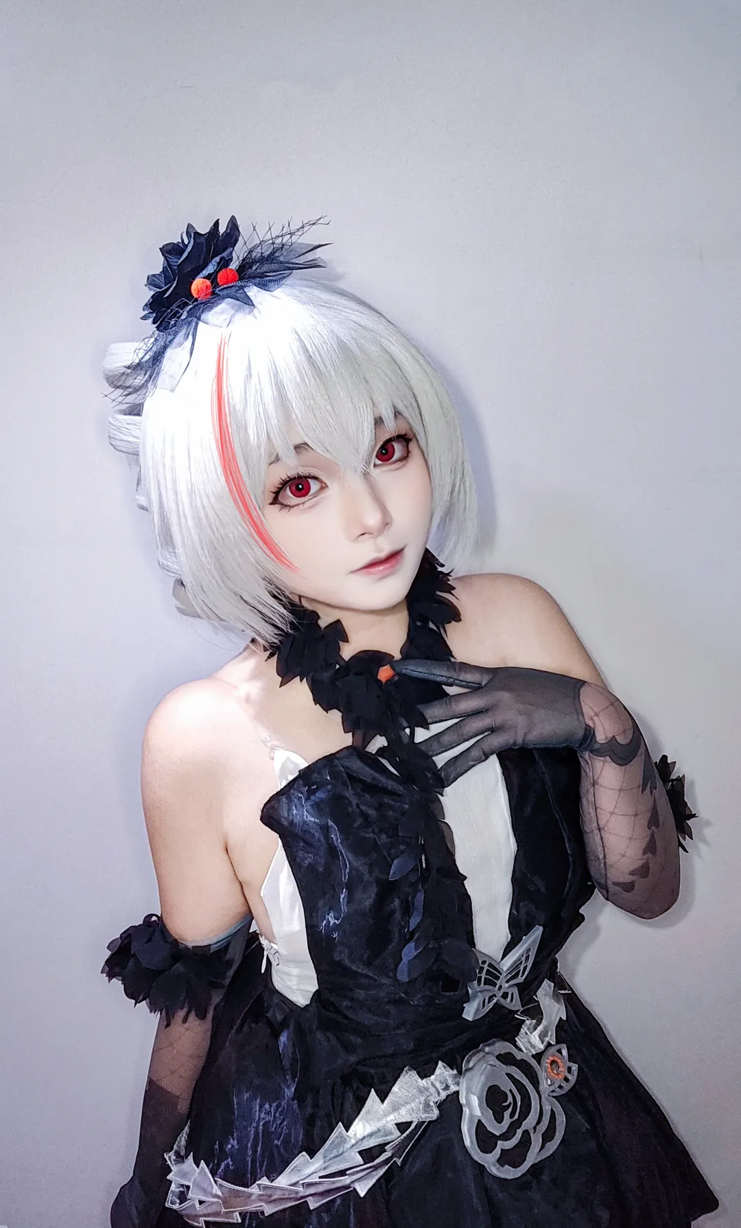 【布洛妮娅cos】崩坏三的银灰身影，黑白撞色演绎 - 第 2 张