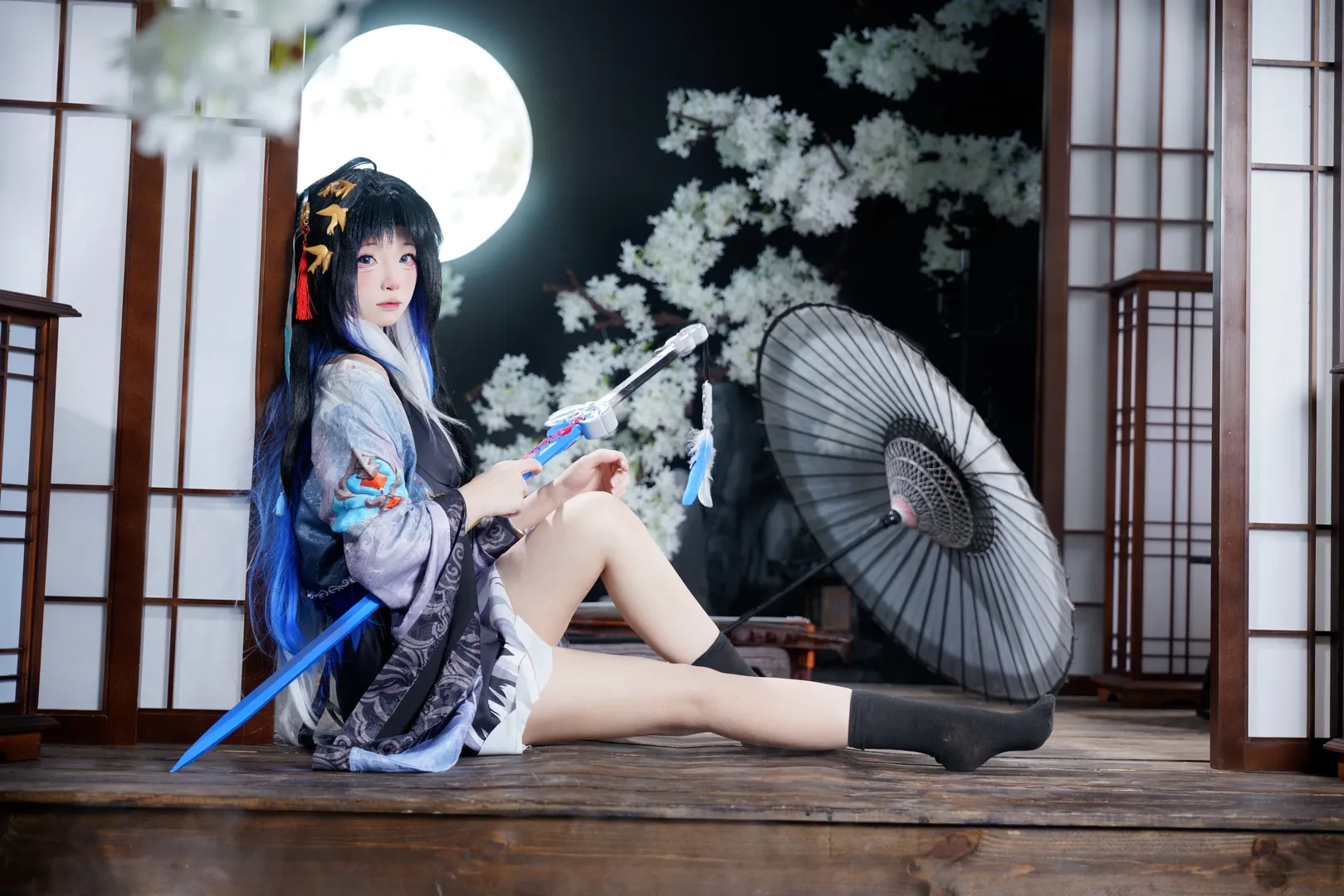 【秧秧cos】月下鸣潮，古风棚里的清冷片刻 - 第 4 张