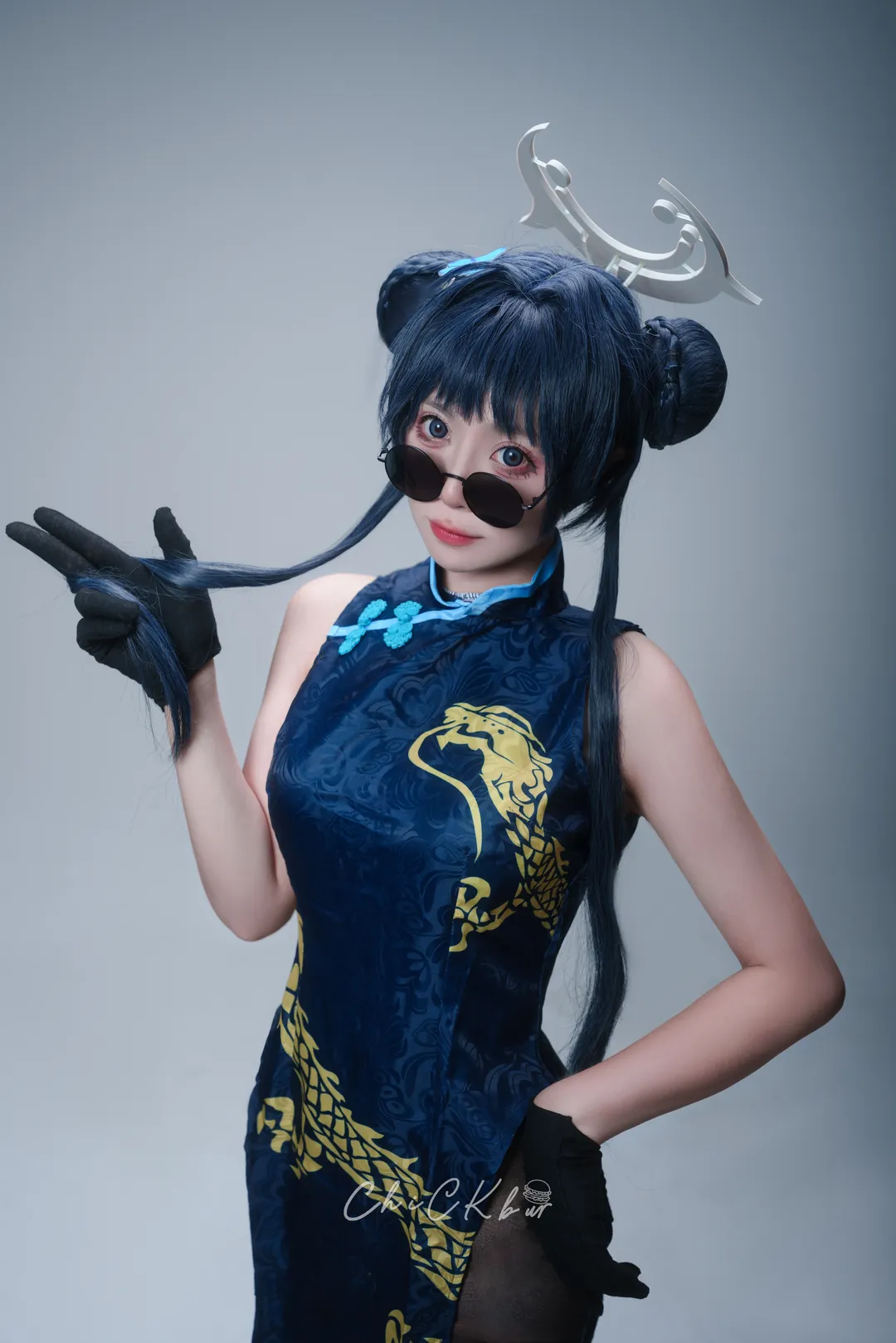 【龙华妃咲cos】蔚蓝档案 墨镜旗袍造型正片分享 - 第 3 张